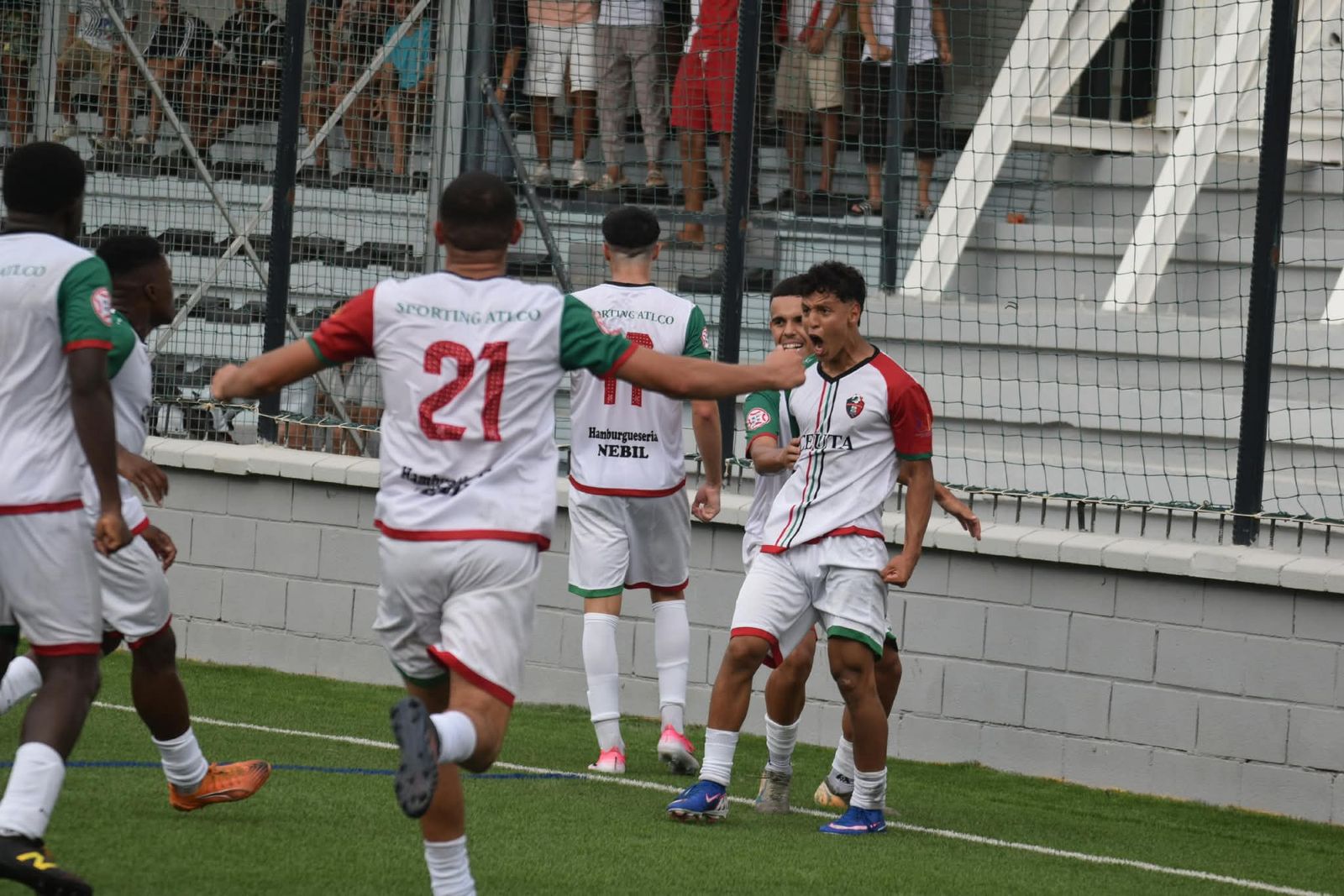 (2-1) El Sporting remonta para superar al Alhendín