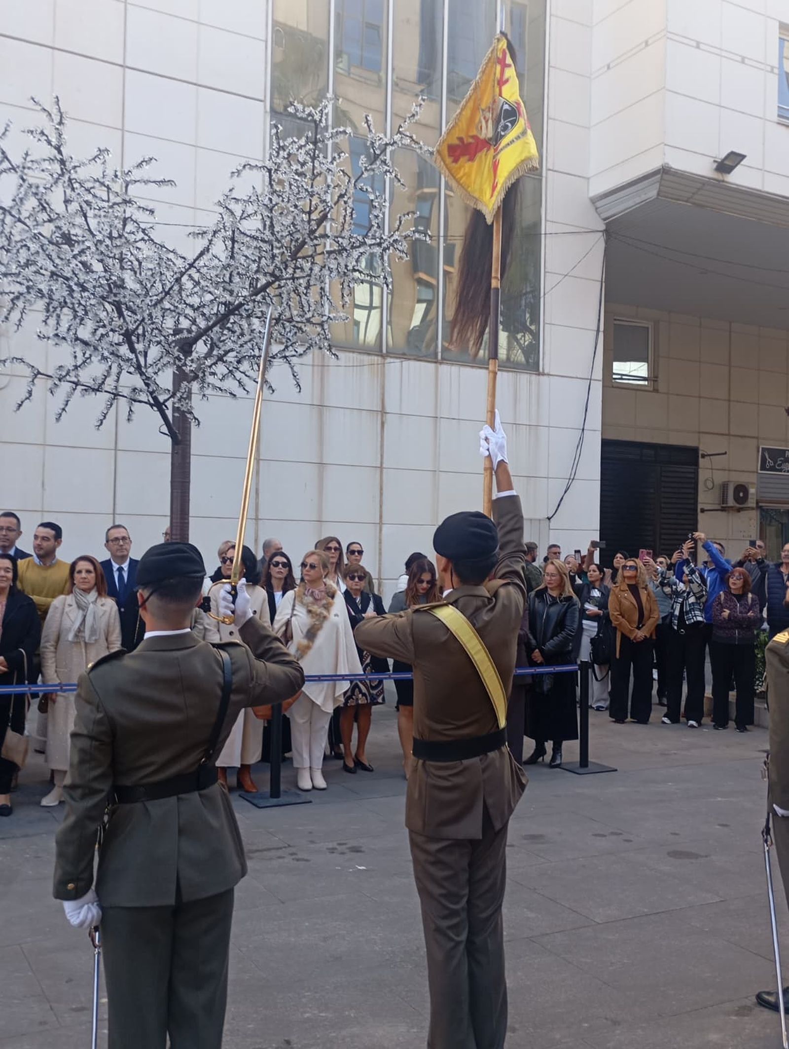 Así ha sido la imposición de la Medalla de Plata de la Ciudad a Caballería