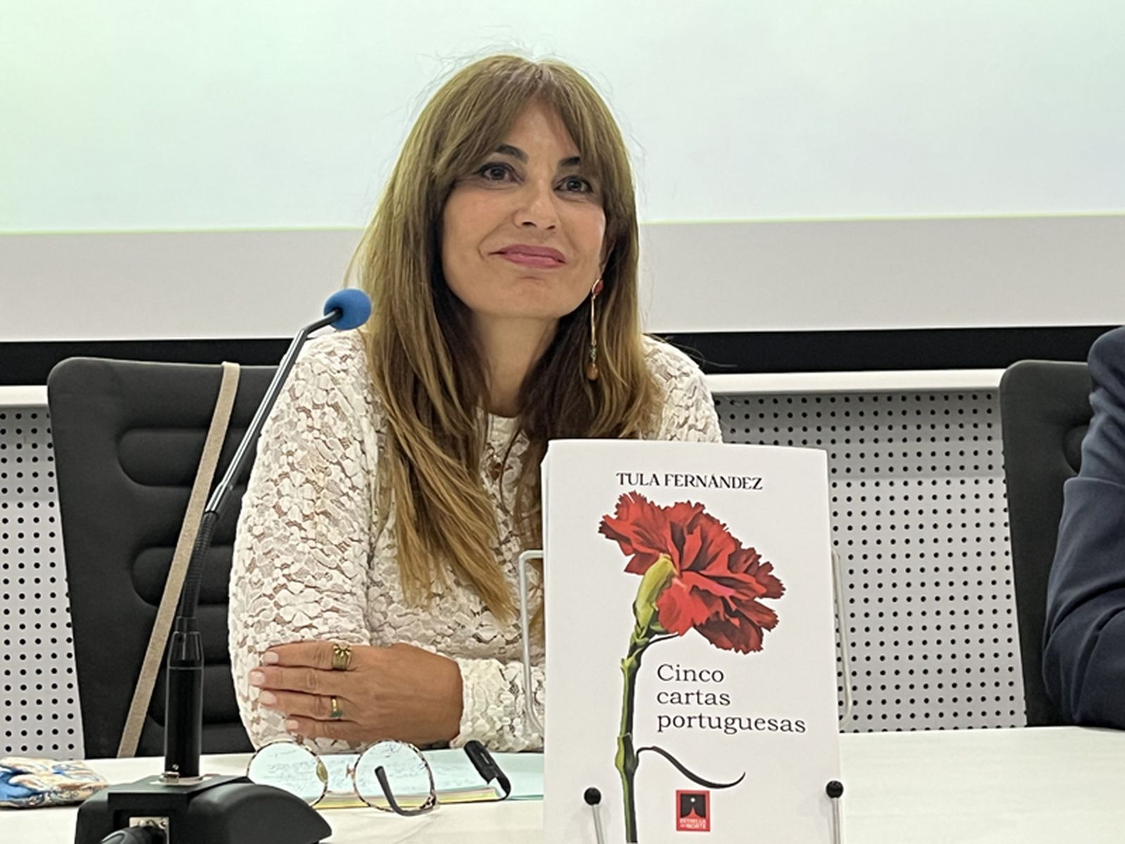 Tula Fernández durante la presentación de su nueva novela, 'Cinco cartas portuguesas'.
