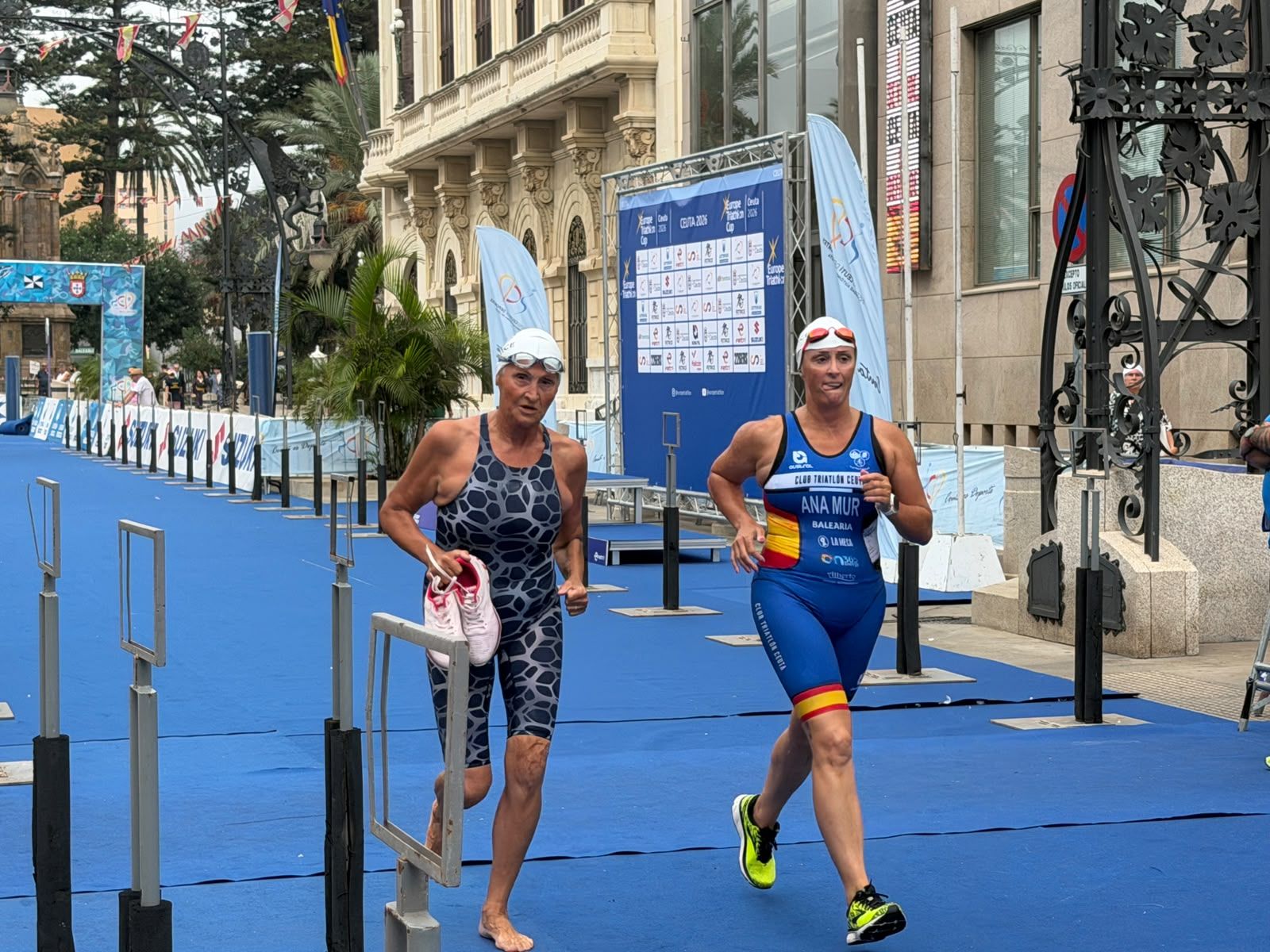 Los aficionados al triatlón en Ceuta se reúnen para participar en el Acuatlón Popular 'Juan Mur' y en la Phoenix Kids Triathlon