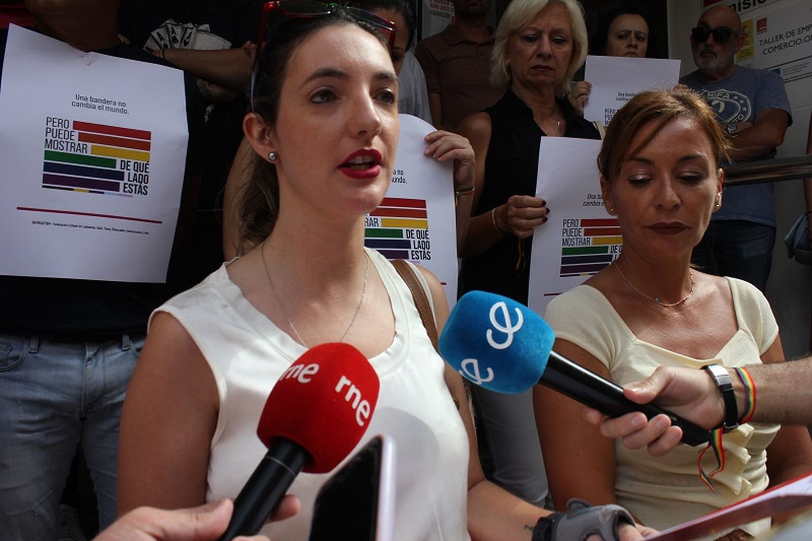 La Secretaría de las Mujeres de CCOO se manifiesta por el Orgullo: “¡Al trabajo sin armarios!”. / FOTO S.C. La Secretaría de las Mujeres de CCOO se manifiesta por el Orgullo: “¡Al trabajo sin armarios!”. / FOTO S.C.