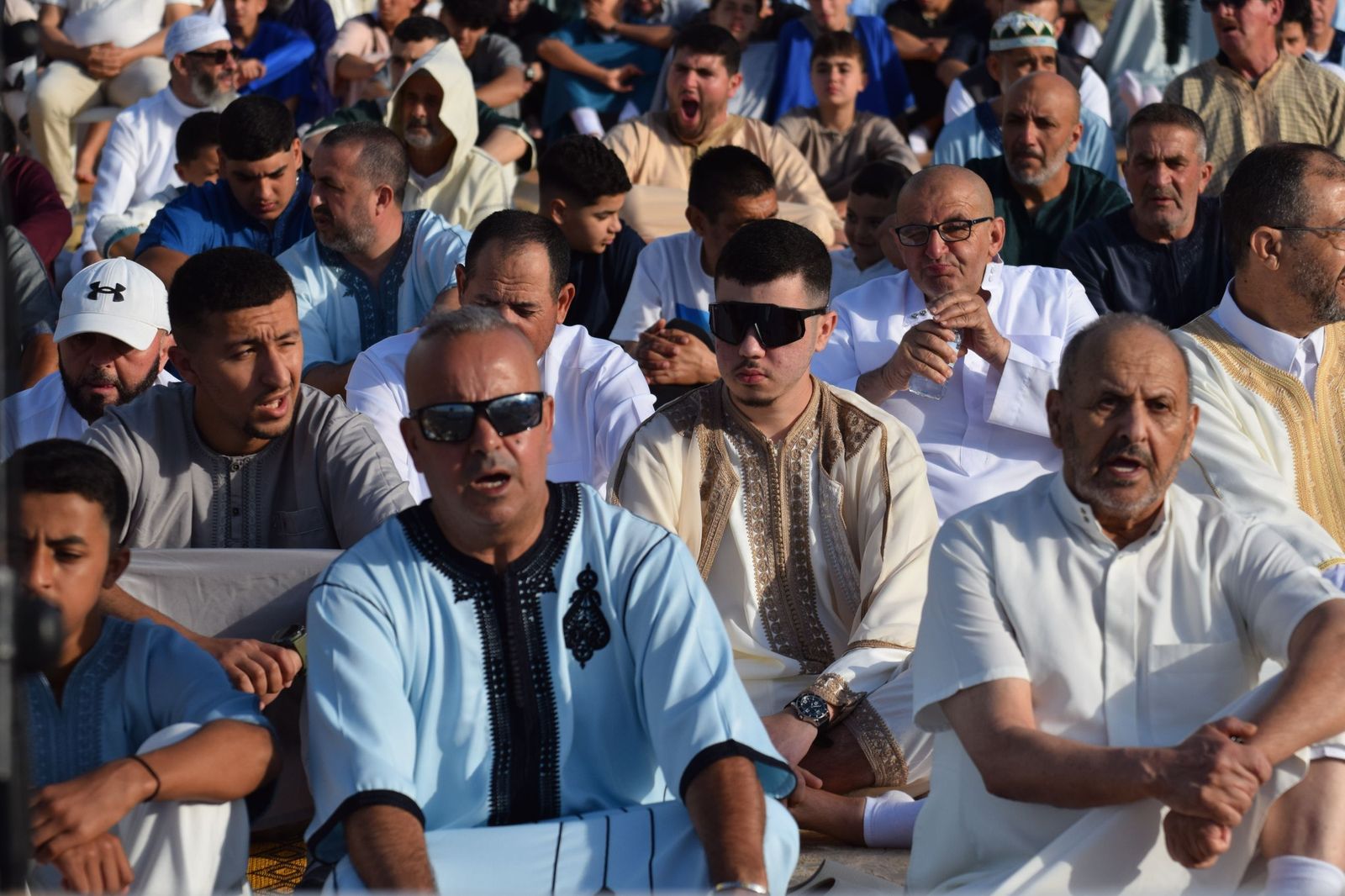 Los musulmanes de Ceuta abrazan la tradicional Musal-la que marca el inicio del Eid al Adha