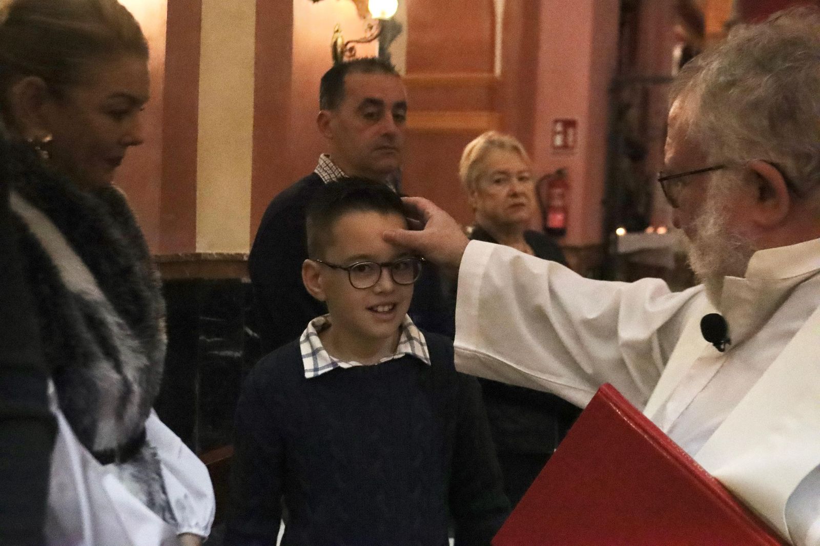 Daniel, Adrián y Noel reciben el Sacramento del bautismo