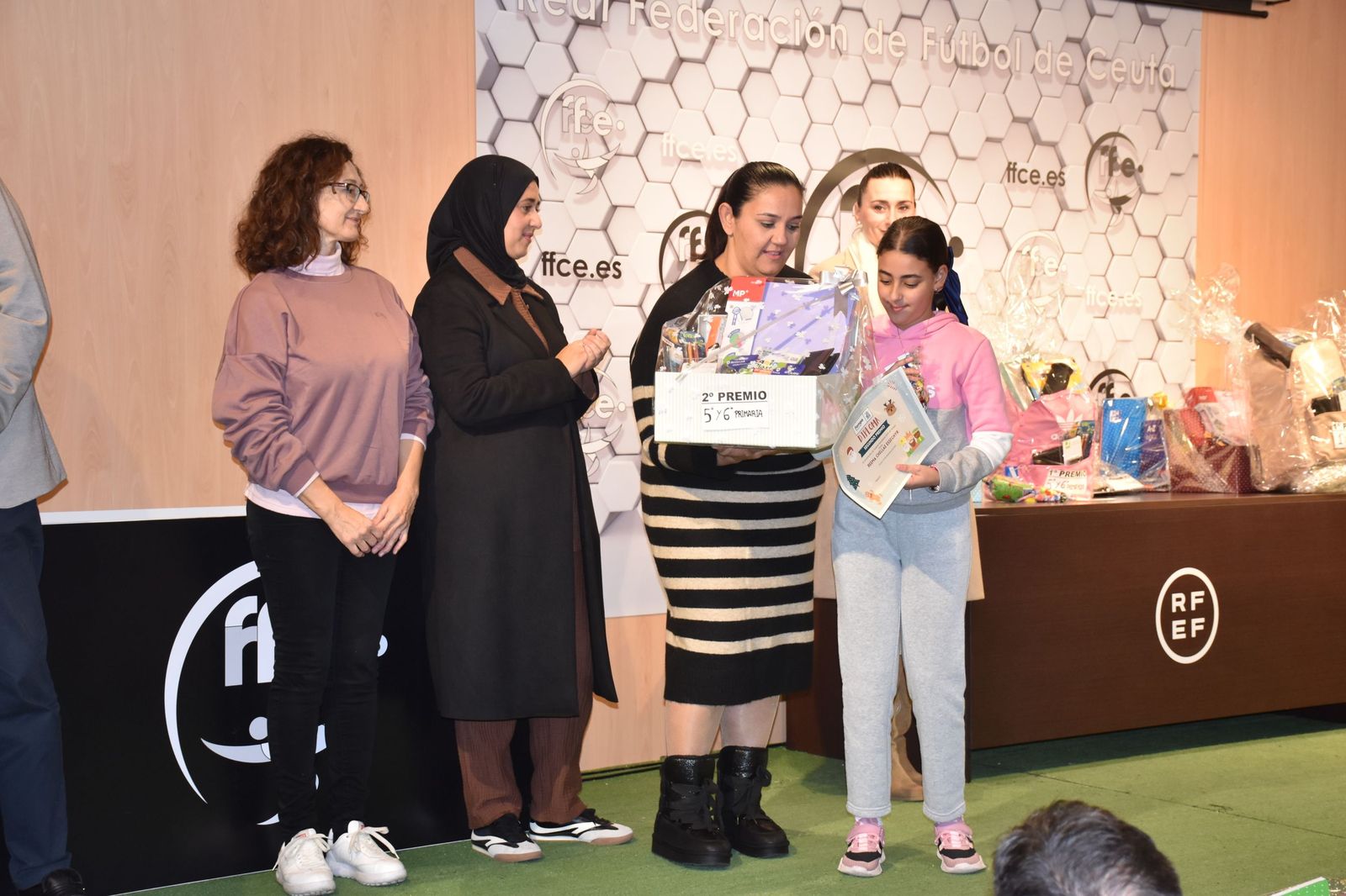 La entrega de premios de la FAMPA por la confección de tarjetas navideñas, en imágenes