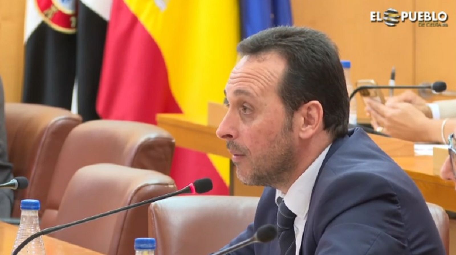 Juan Sergio Redondo, diputado y portavoz  de Vox durante la sesión plenaria. / FOTO EL PUEBLO