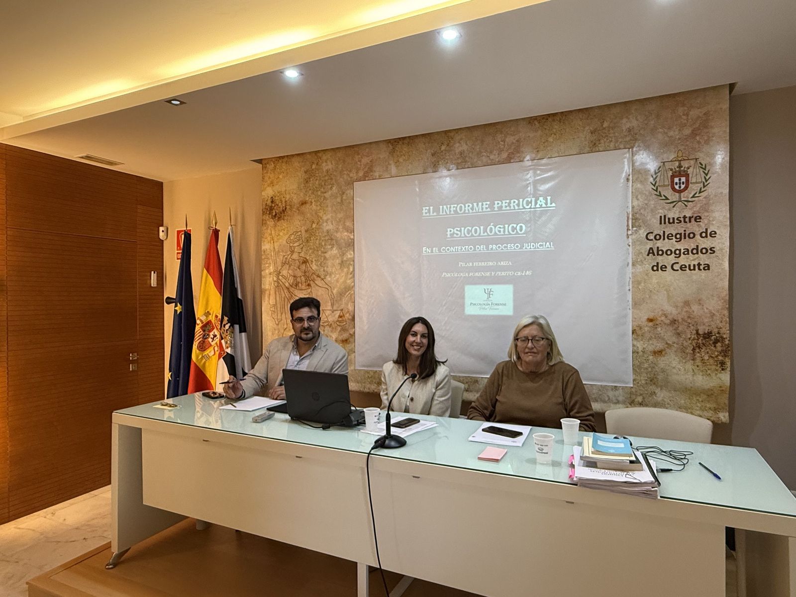 Fotografía del acto donde se presentó el informe