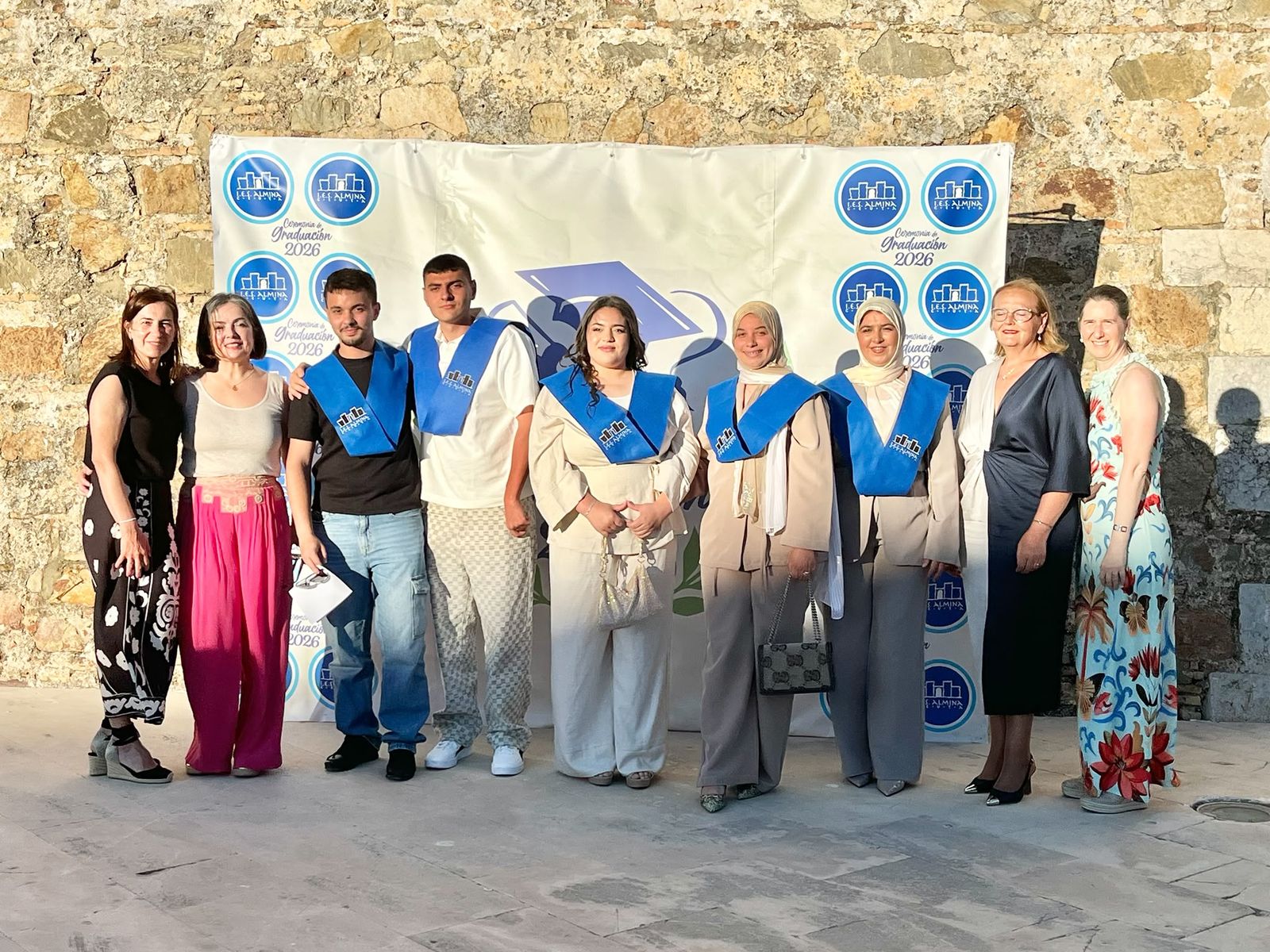 El Almina celebra un multitudinario acto de graduación de 300 alumnos