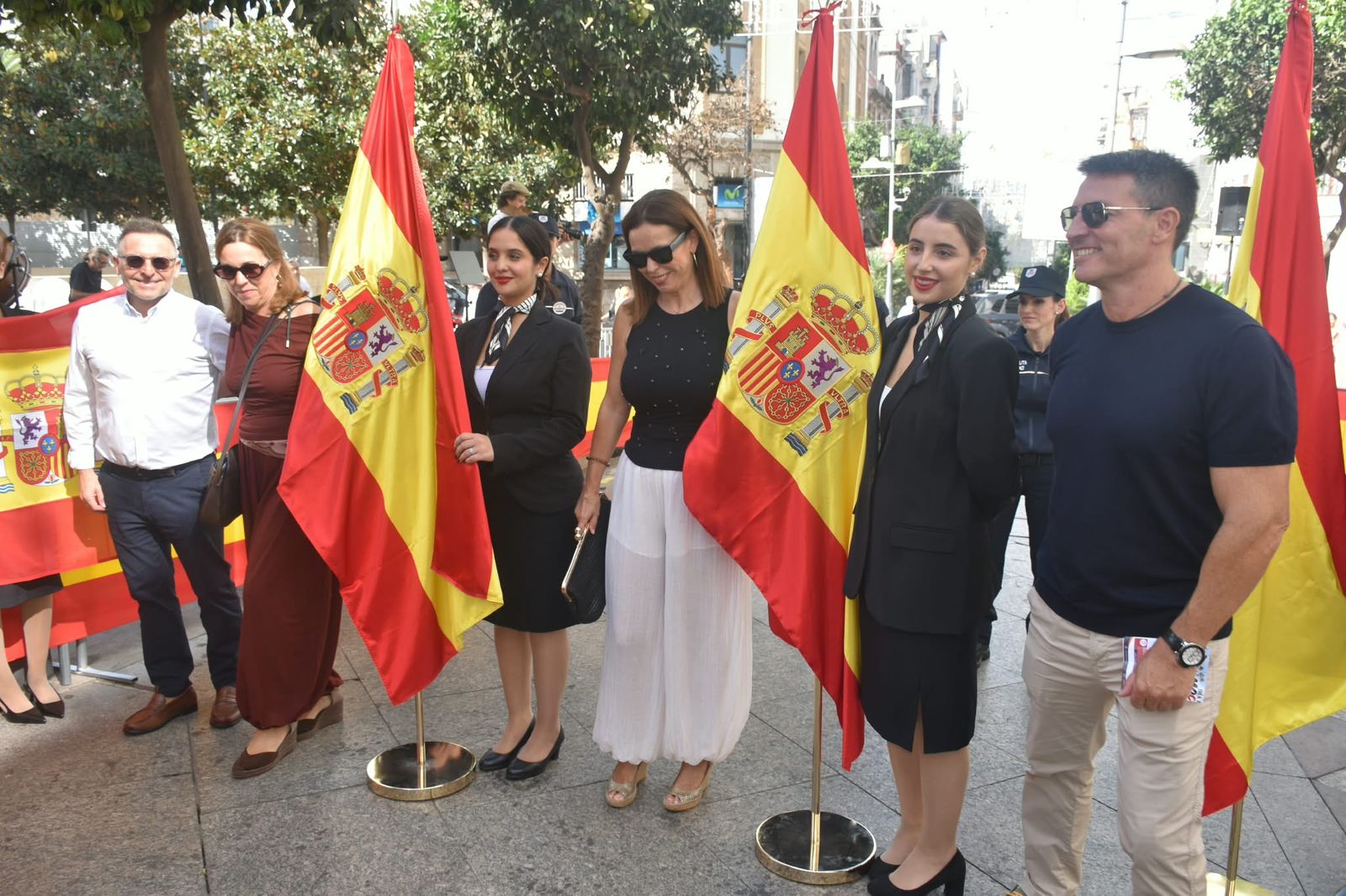 Multitud de ceutíes juran bandera de manera simbólica para mostrar su pertenencia a España