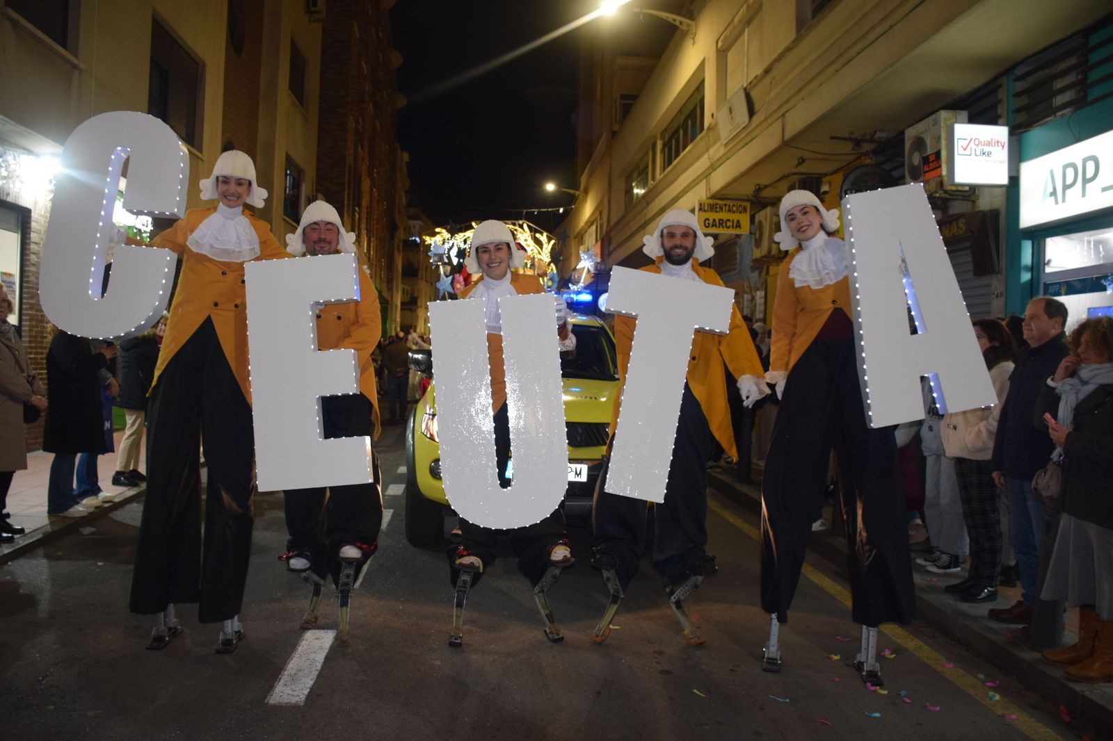 Los ceutíes se emocionan con la llegada de los Reyes Magos