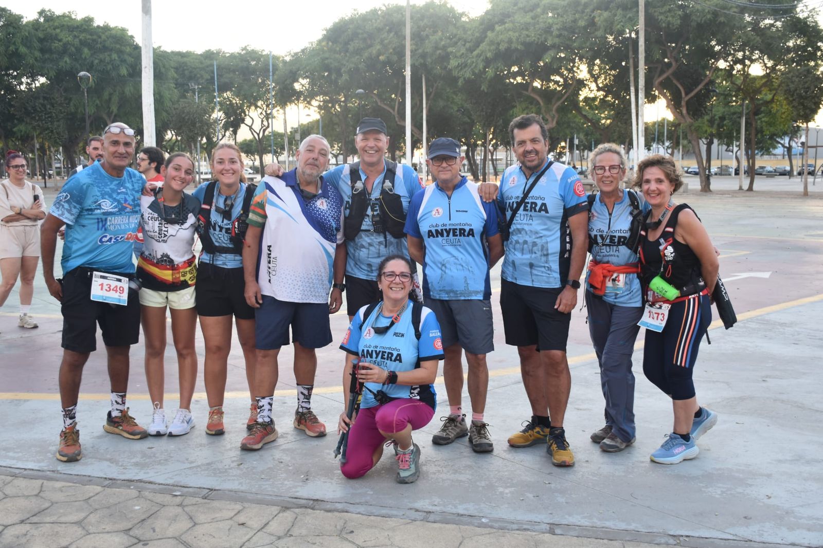 Decenas de senderistas llenan de luz y deporte la XVIII Marcha Nocturna Familiar de Ceuta