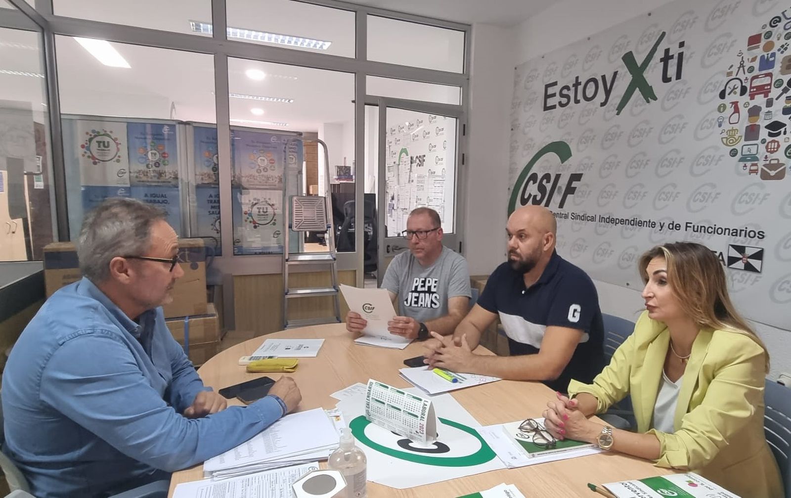 Los responsables del área de sanidad de CSIF reunidos con su secretario general, Juan Iglesias