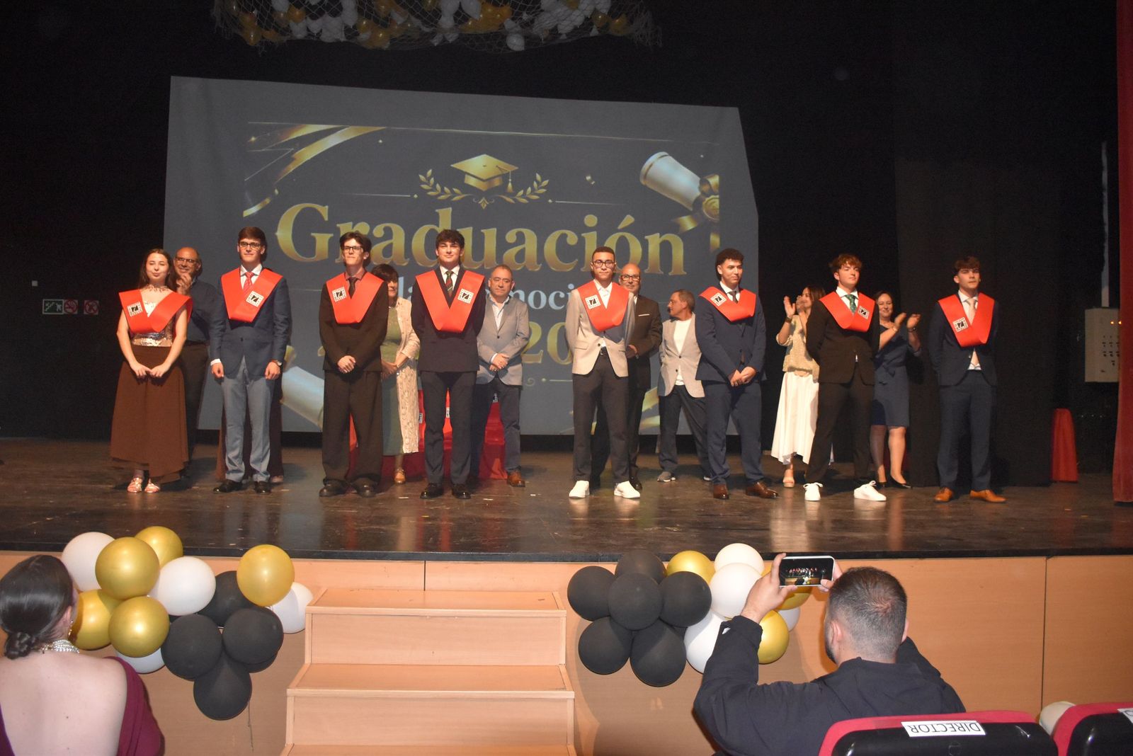 La promoción de Bachillerato del Siete Colinas “no quiere acabar el curso”, pero ya se ha graduado