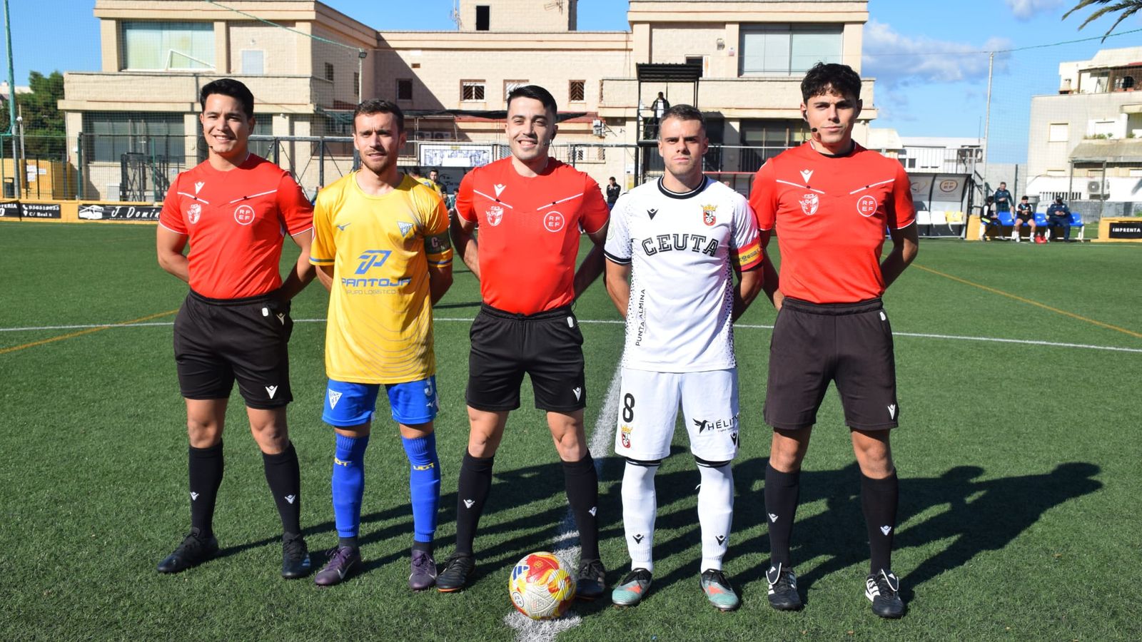 (2-1) El filial de la AD Ceuta se impone al UD Tomares y se afianza en zona de playoff