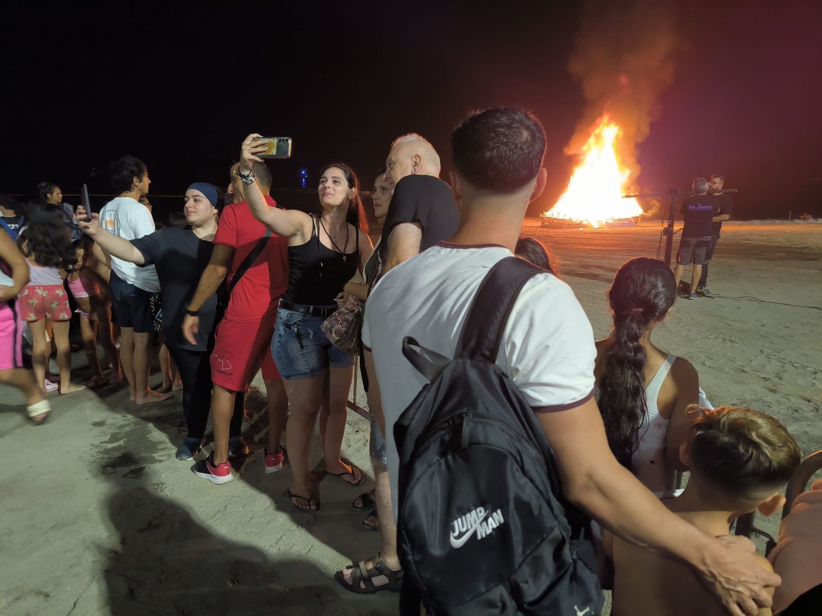 Tradición y drones para la puesta de largo del verano en las playas