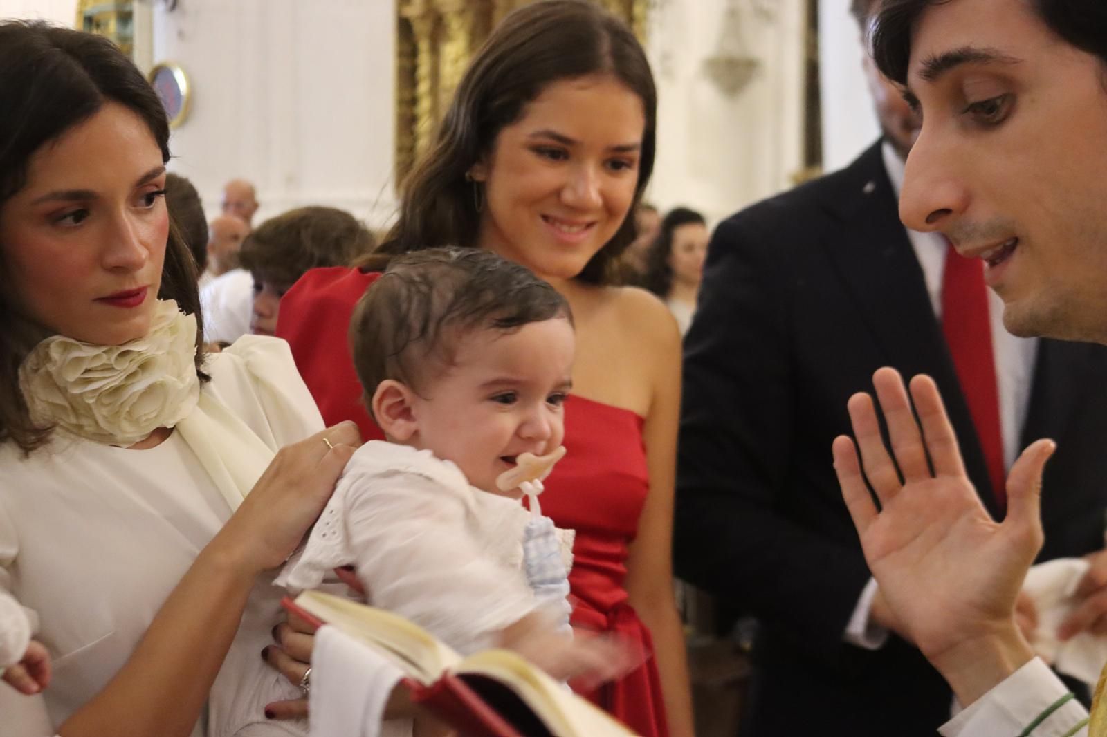 Carlota, Guillermo y Óliver reciben el sacramento del bautismo