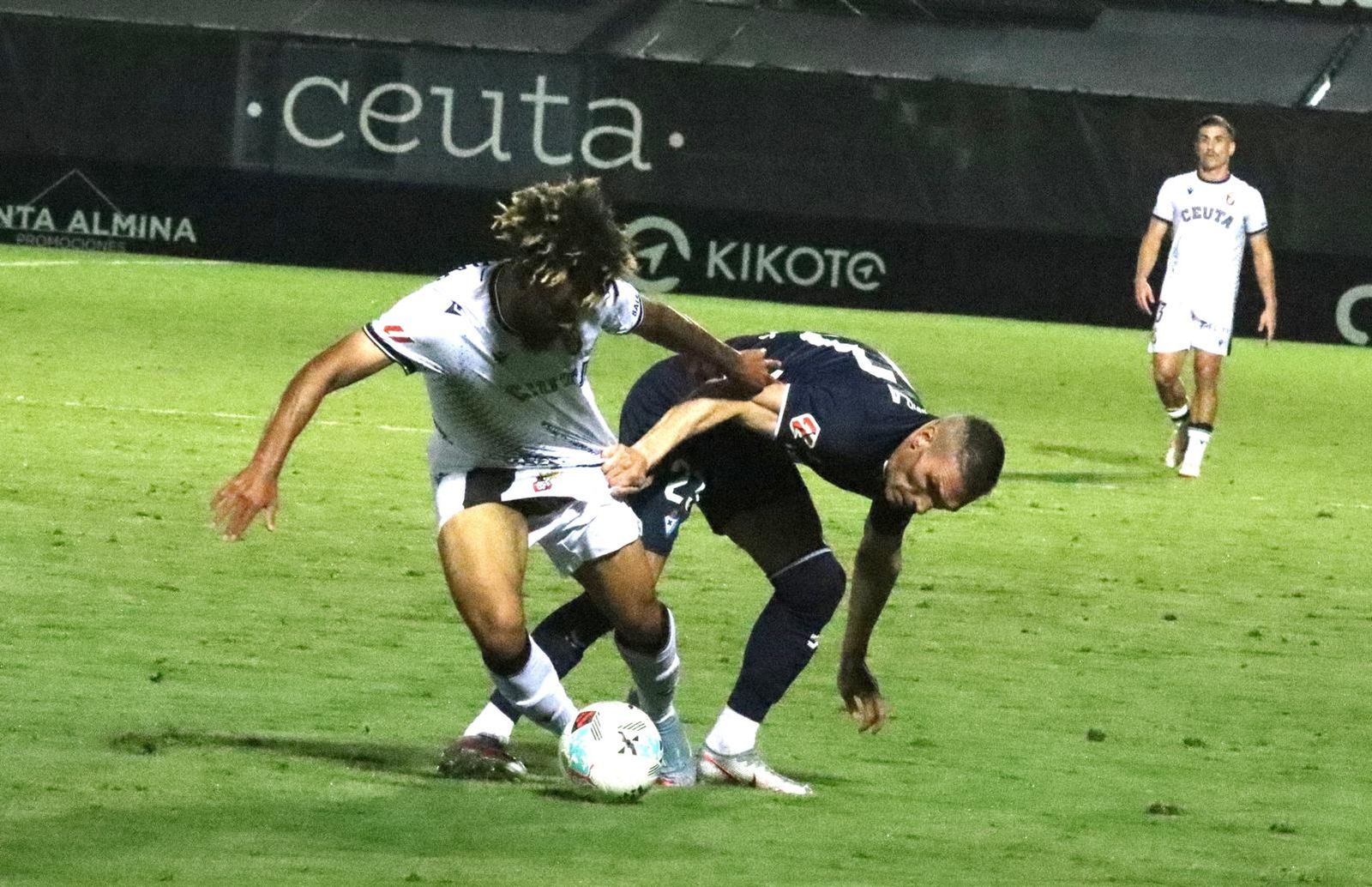 La AD Ceuta prolonga su buena racha en el Murube