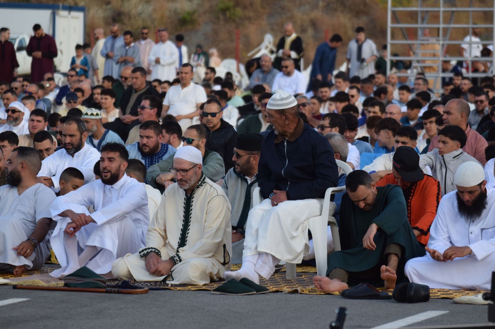 Los musulmanes de Ceuta abrazan la tradicional Musal-la que marca el inicio del Eid al Adha