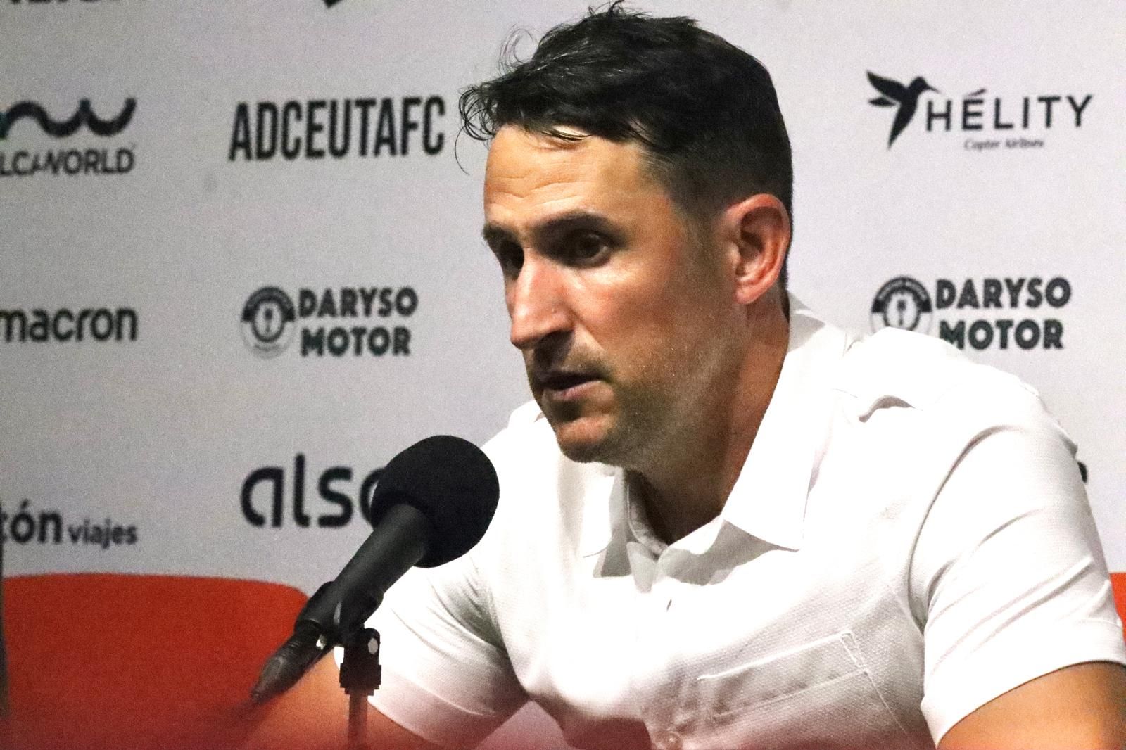 Beñat San José, técnico de la SD Eibar, durante la rueda de prensa tras el encuentro disputadoa ante la AD Ceuta FC en el Alfonso Murube