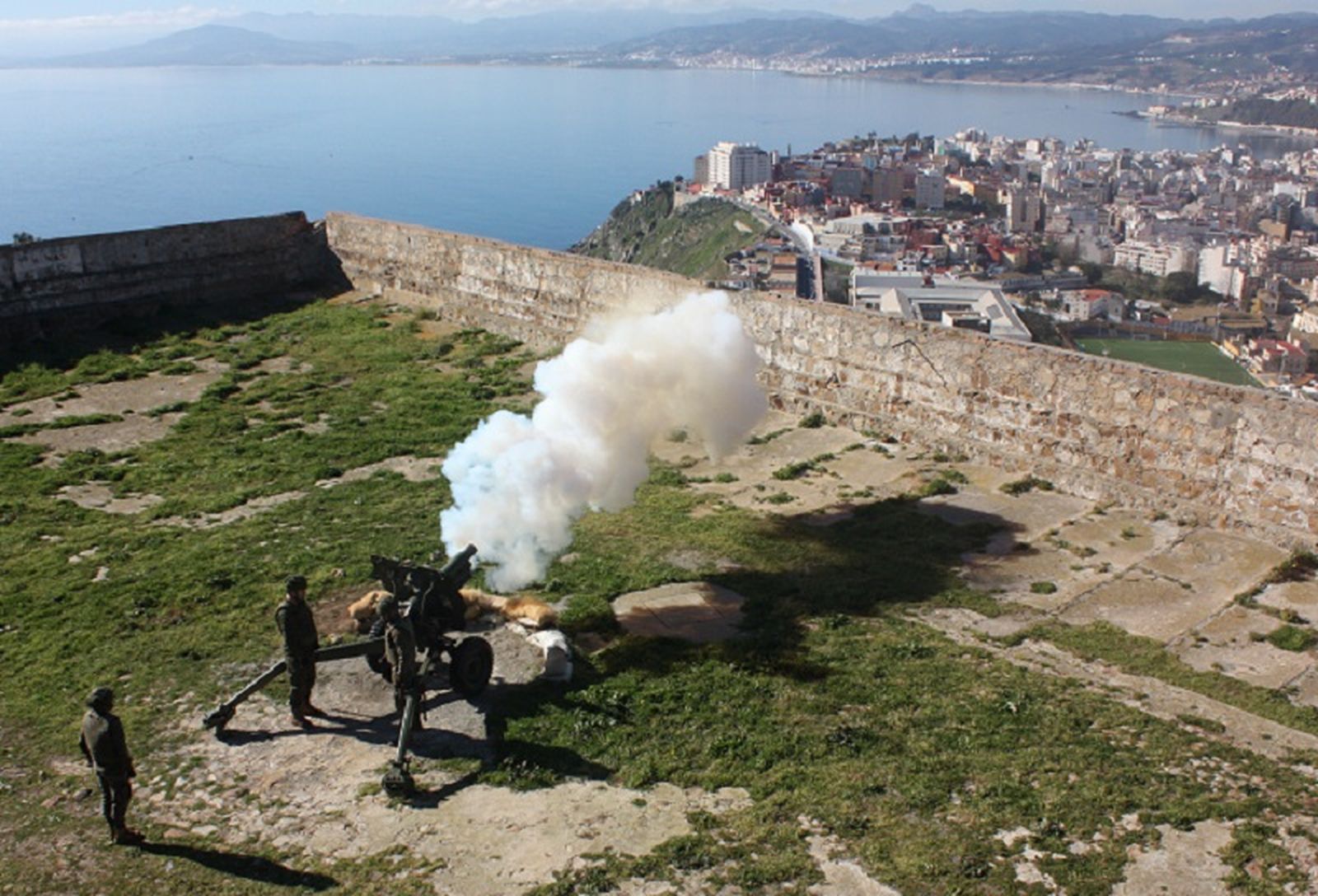 Cañonazo de mediodía desde la fortaleza de El Hacho/FOTO EL PUEBLO