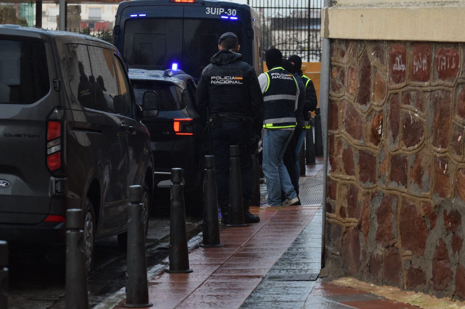 Un detenido y numeroso material incautado en una operación policial en El Mixto