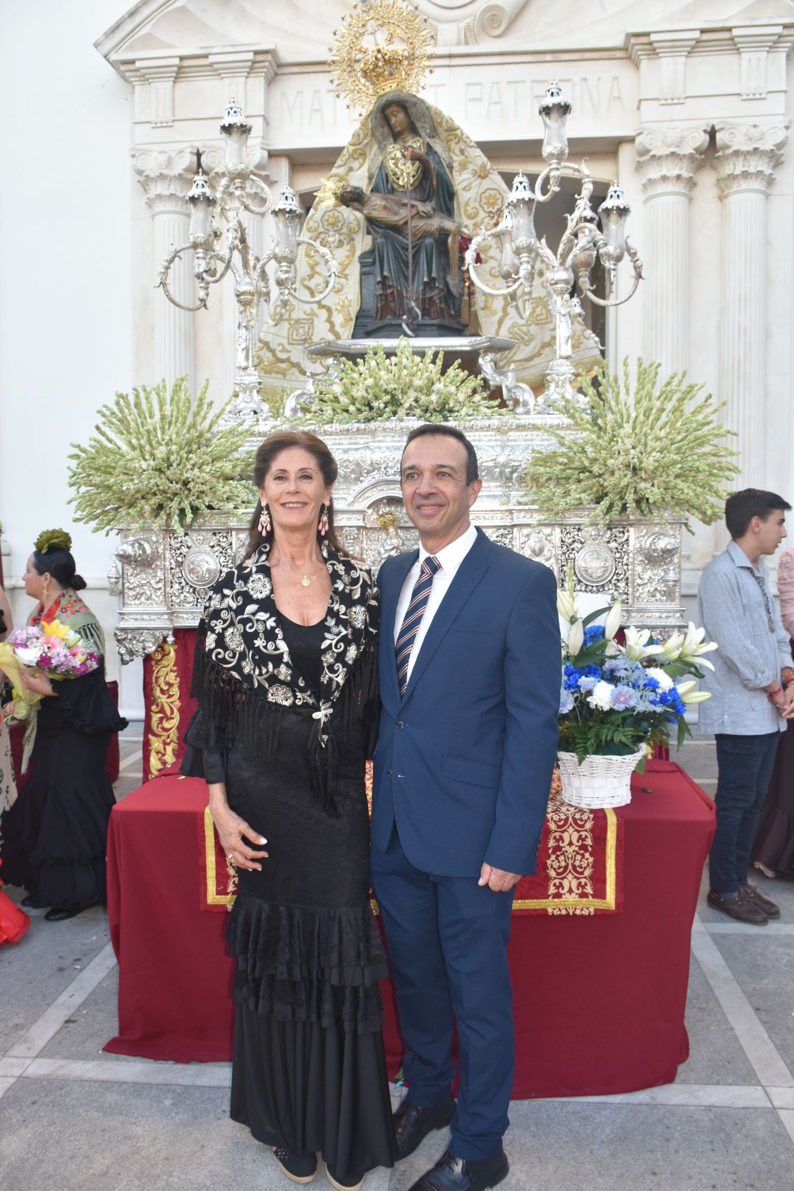 Los ceutíes vuelven a encontrarse con su Madre entre flores, esperanza y lágrimas contenidas