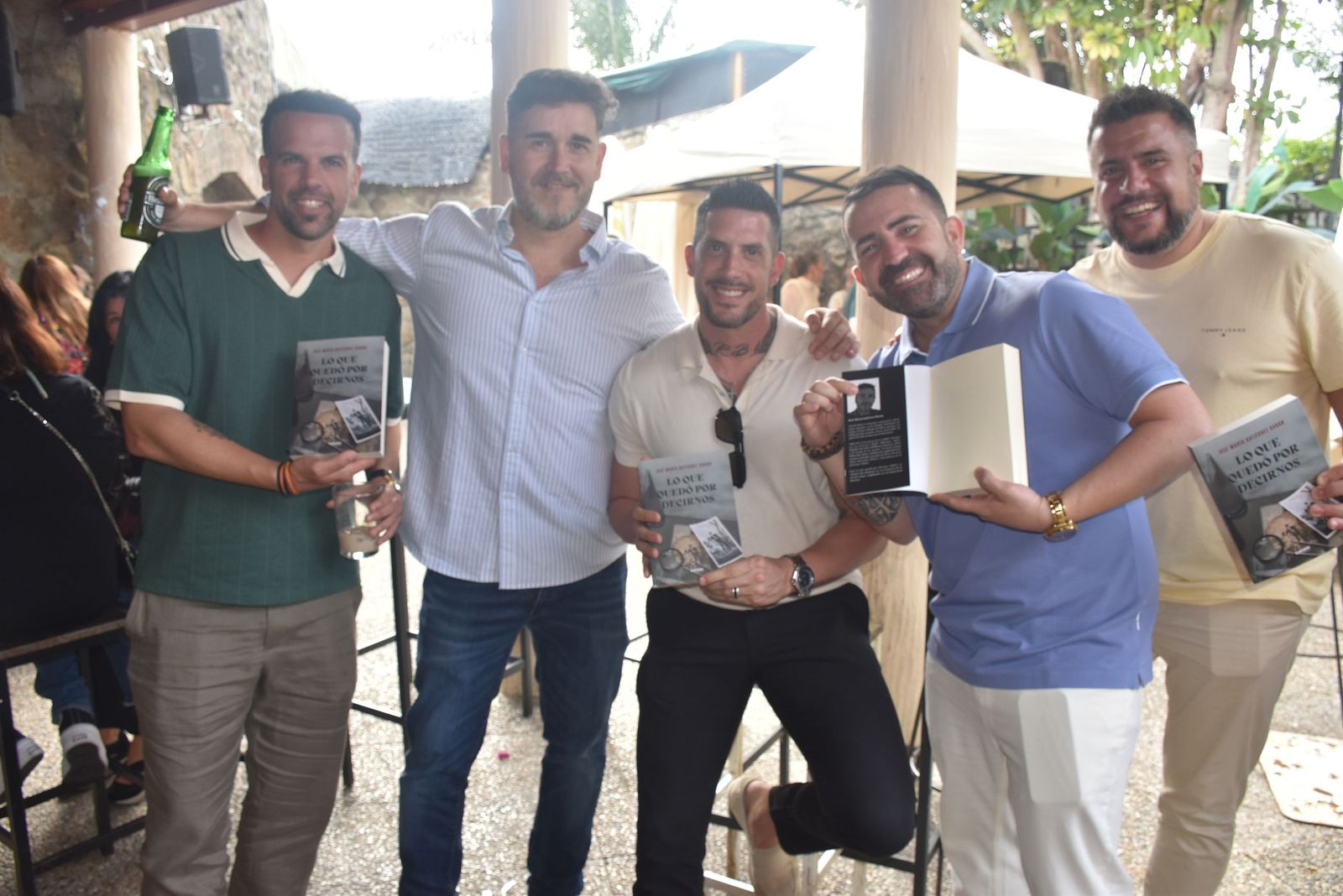 Un escritor ceutí presenta su primera novela negra en un evento benéfico para el Banco de Alimentos