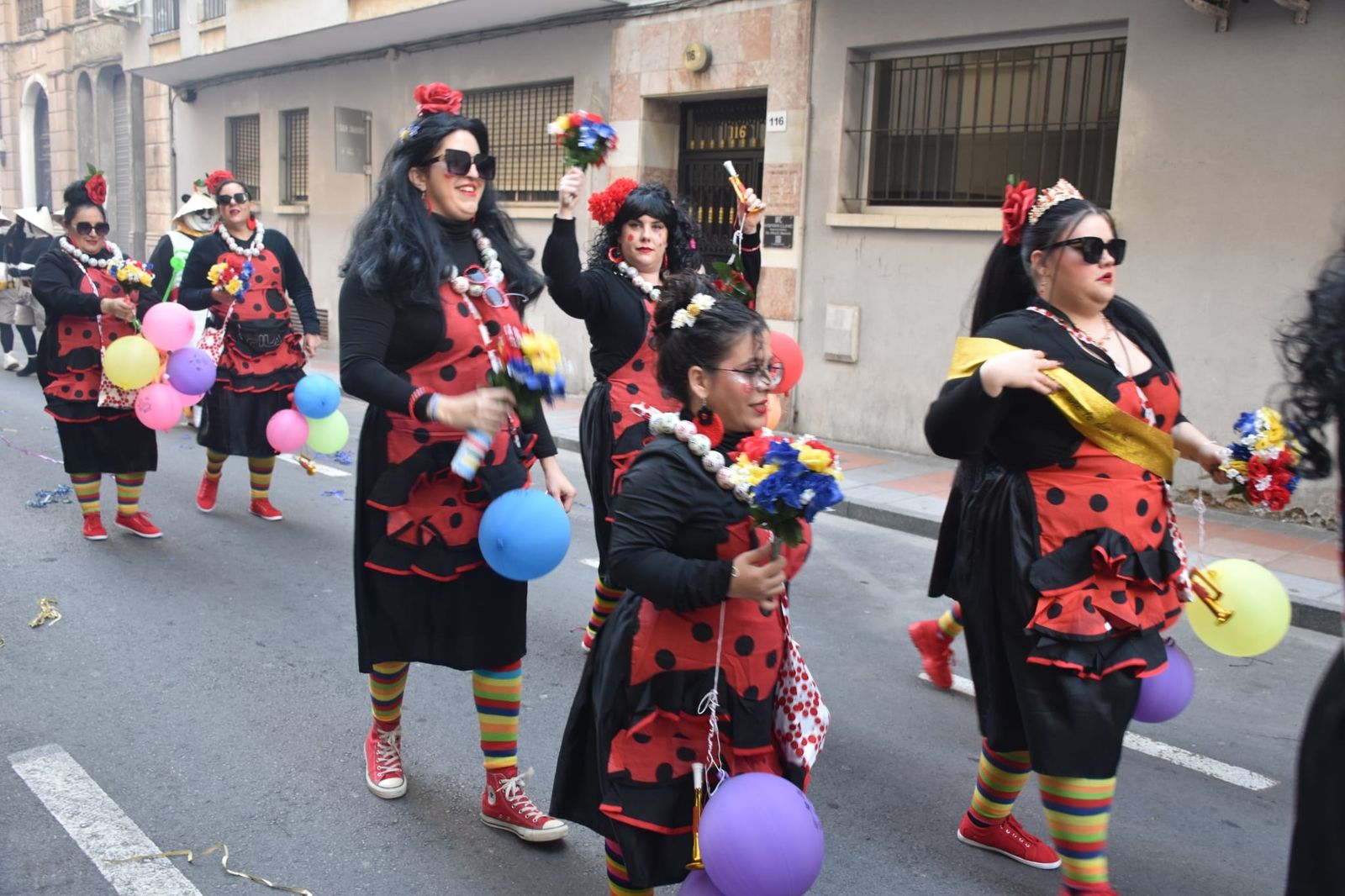 El Carnaval llena de color y ruido las calles del centro
