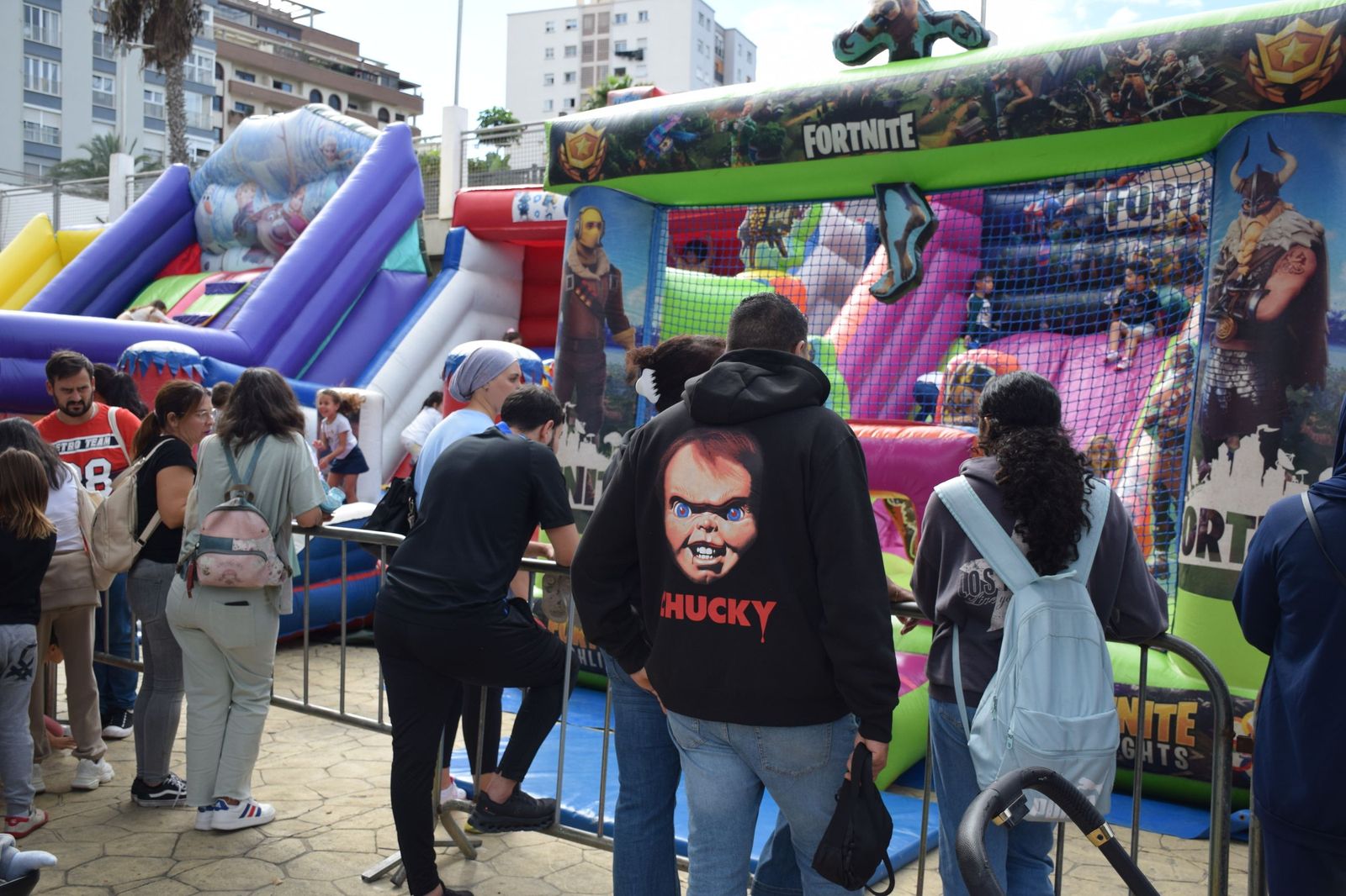 Ceuta celebra un Día de la Mochila multitudinario bajo un ambiente festivo y familiar Ceuta celebra un Día de la Mochila multitudinario bajo un ambiente festivo y familiar