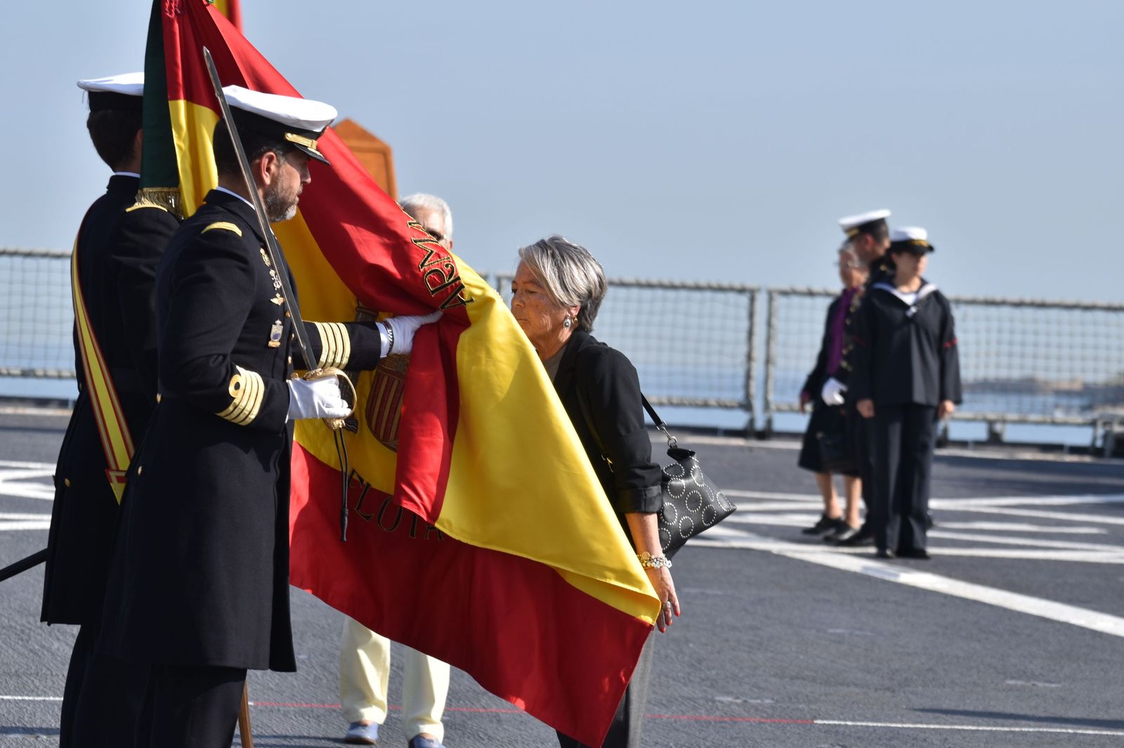 Emotiva jura de bandera a bordo del 'Castilla'