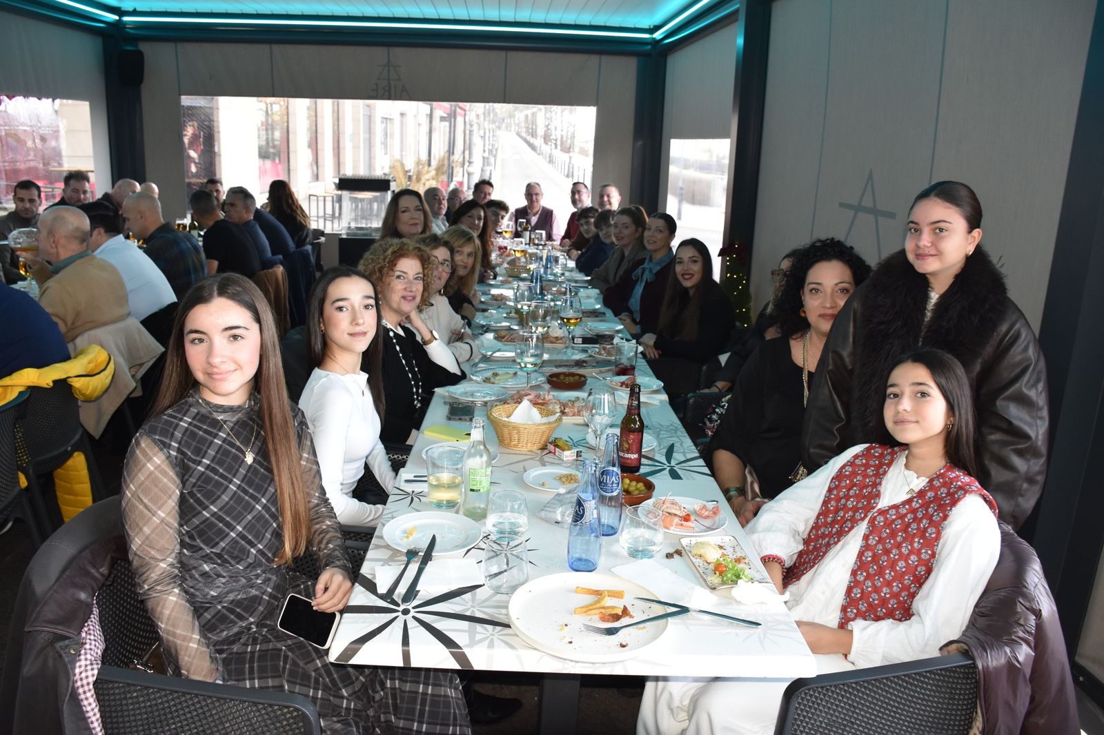 Brindis, risas y espíritu navideño en los restaurantes de la ciudad