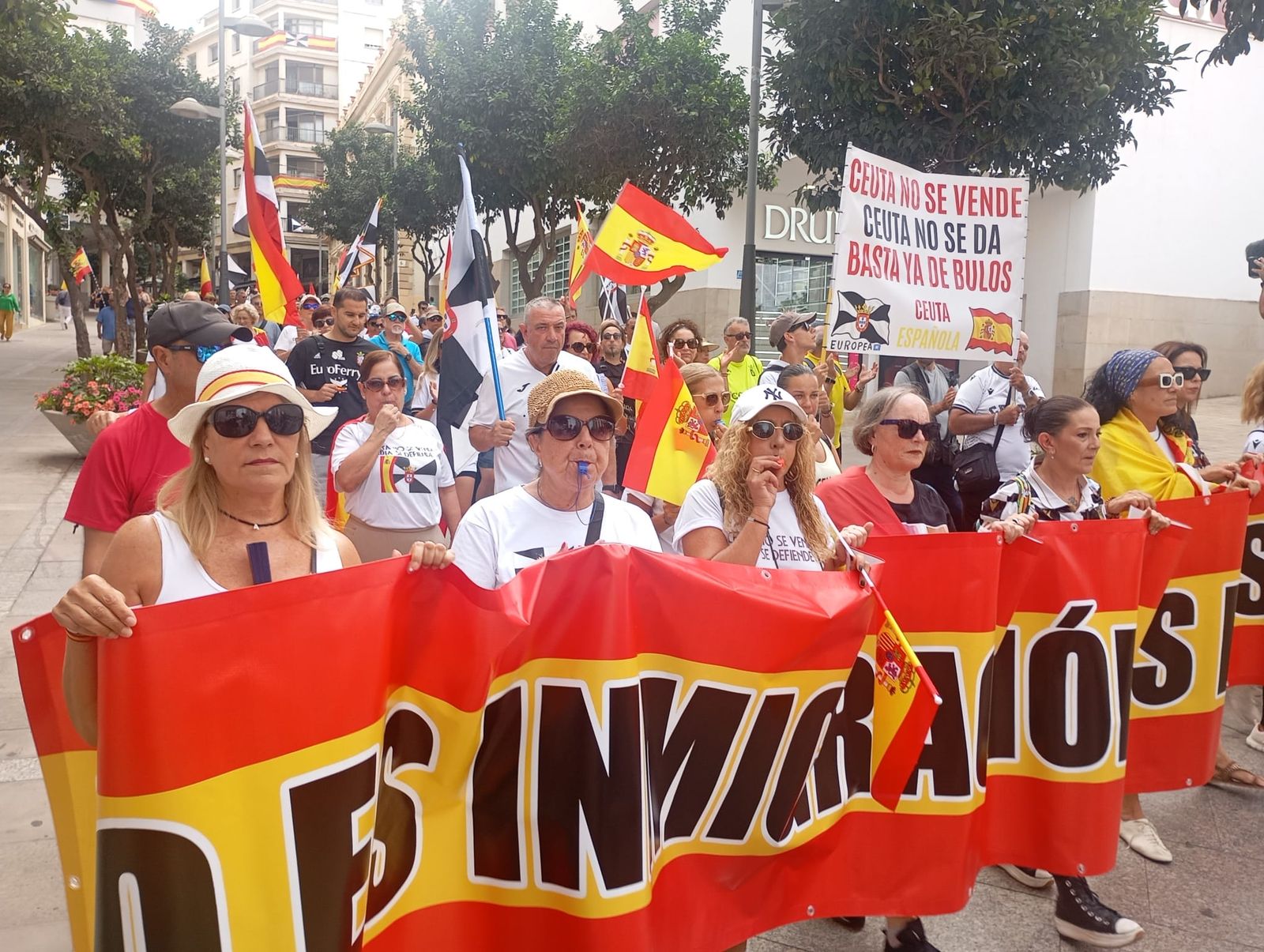 Ceuta vuelve a echarse a las calles para recordar que "Un caballa nunca se rinde"