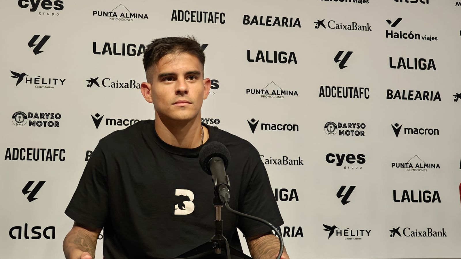 Kuki Zalazar, medio centro de la AD Ceuta FC, durante la rueda de prensa previa al partido que enfrentará al conjunto caballa ante el Albacete