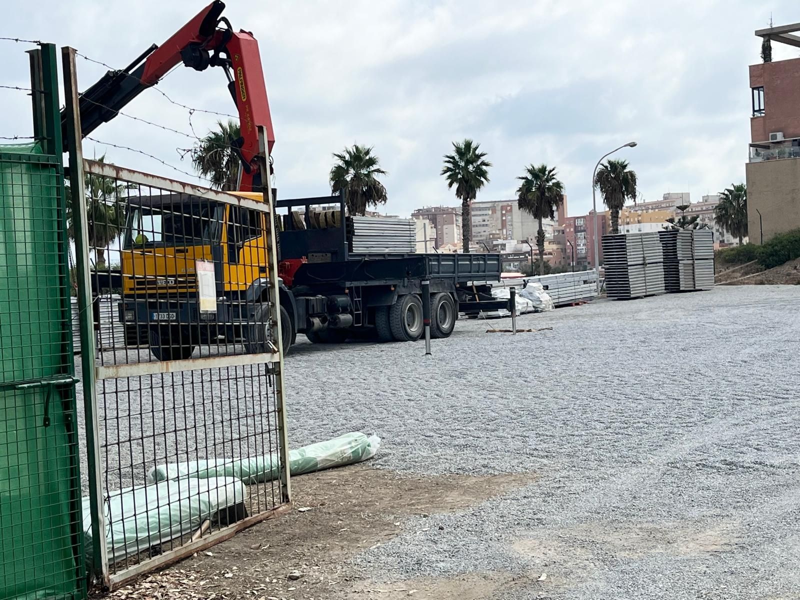 Trabajos para acondicionar el campamento para migrantes en Caballería
