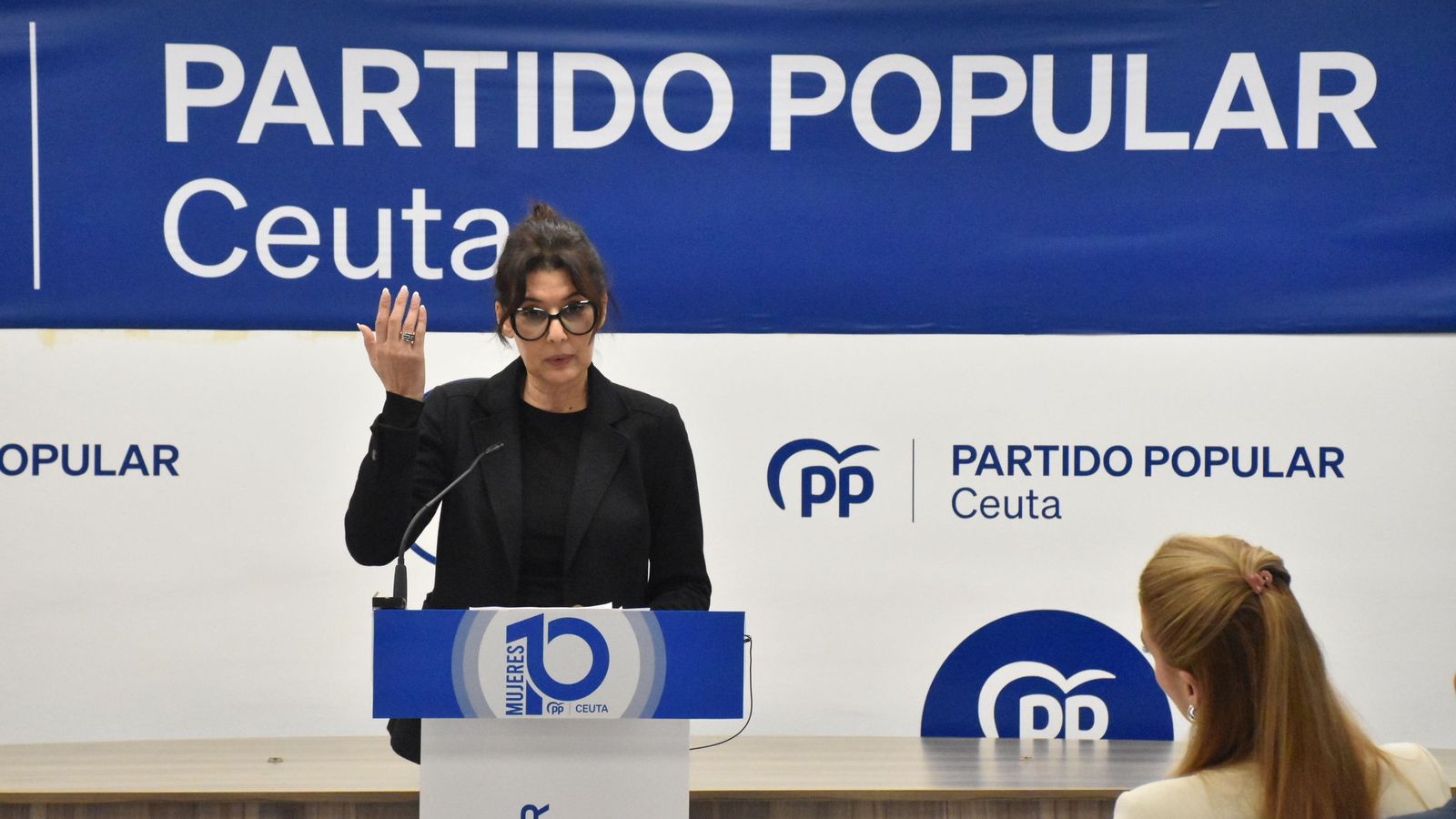 Acto de entrega del Premio Mujer 10 del PP a Nazaret Compaz