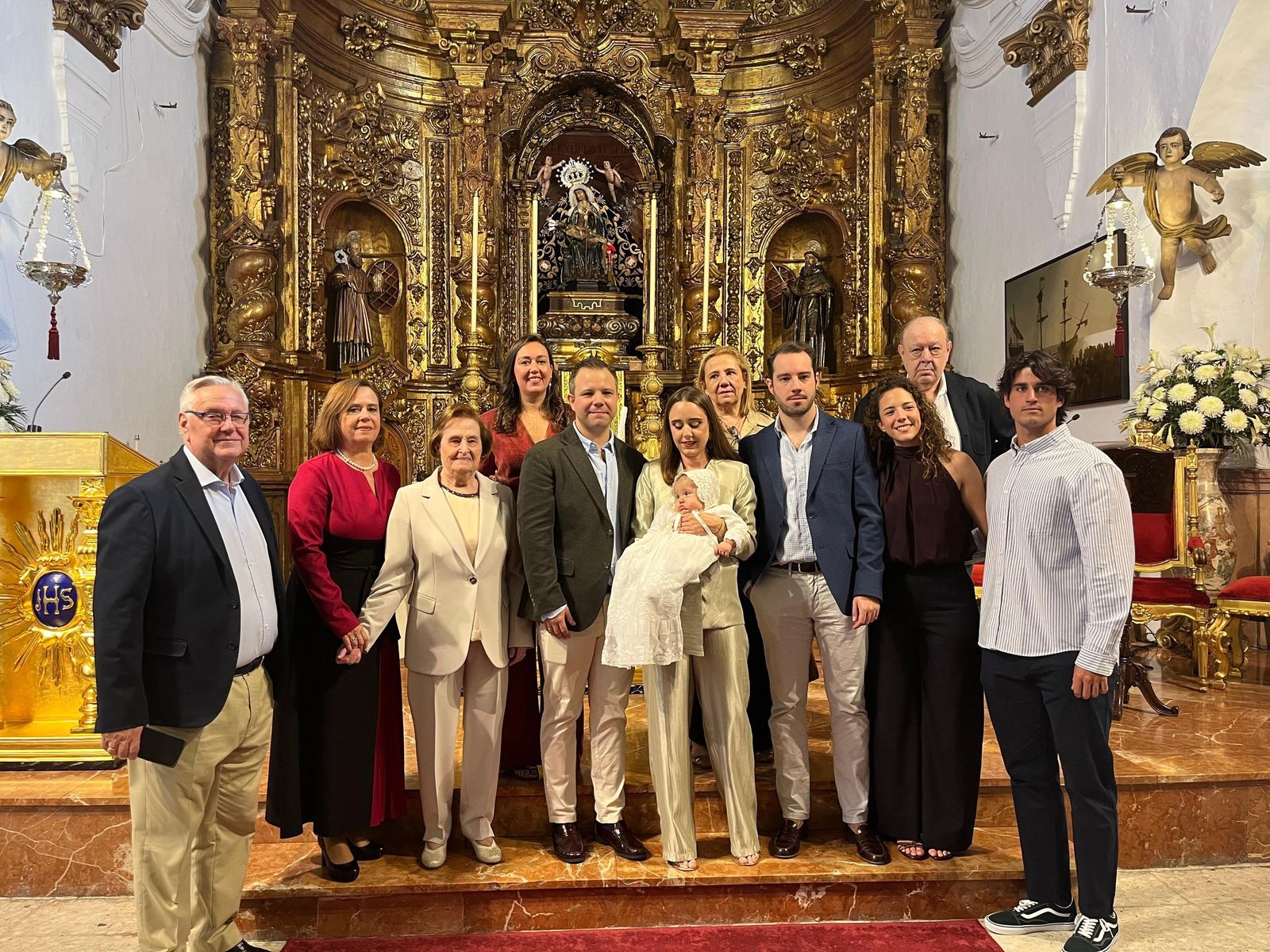 Airam, Carla y Triana reciben el bautismo en la iglesia de Los Remedios