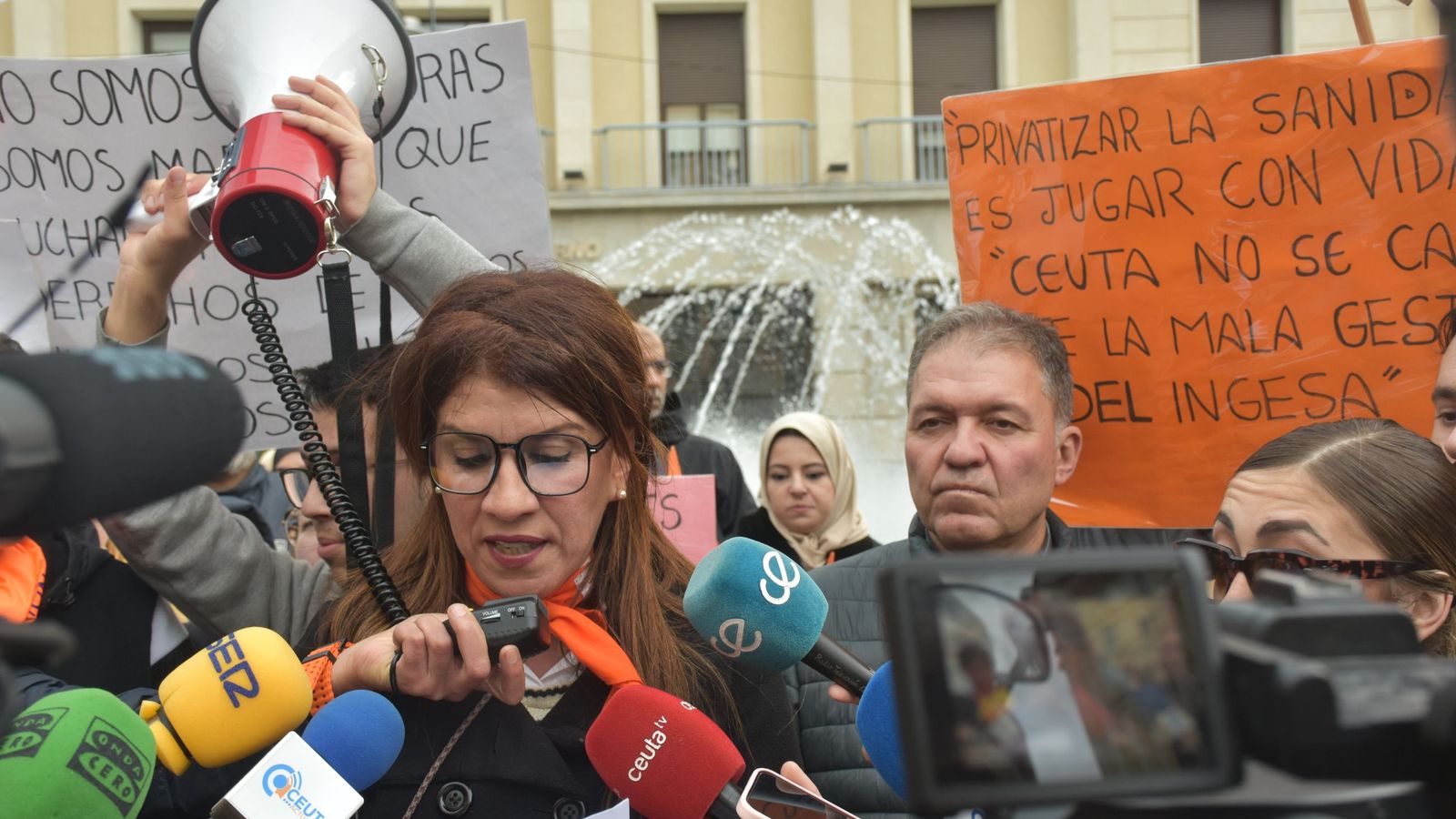 Holaya Abdel-lah lee el manifiesto de las protestas por la sanidad pública celebradas este miércoles