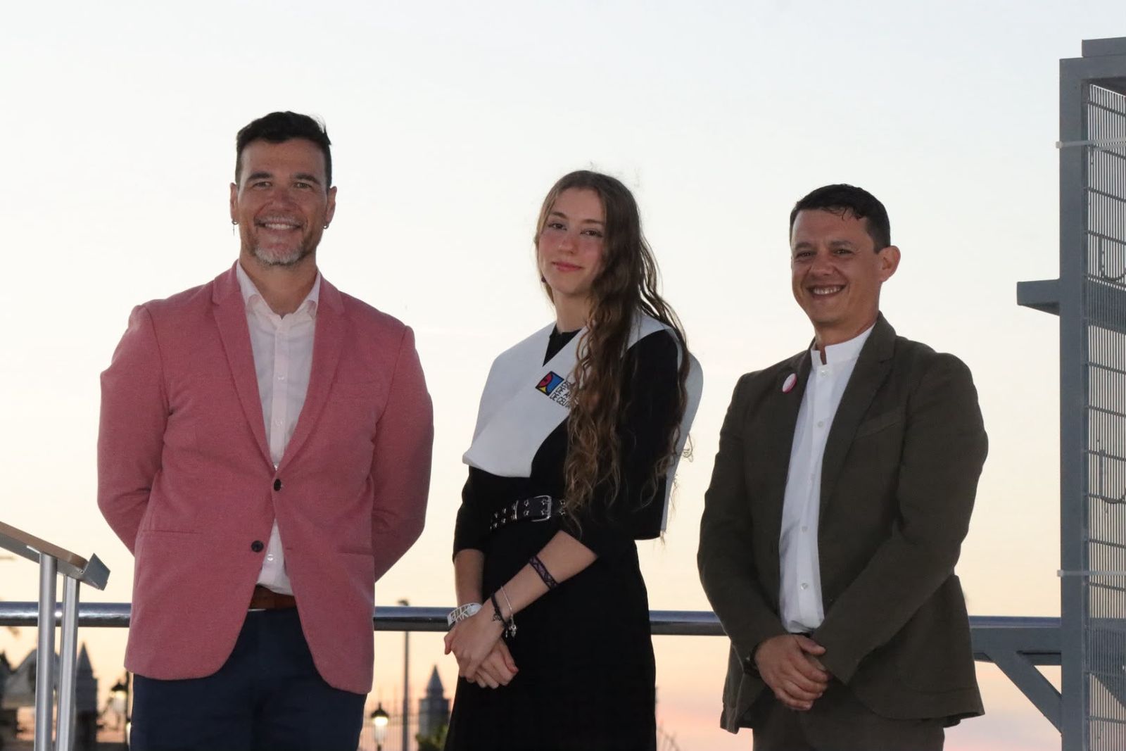Los grupos de Bachillerato y de Gráfica Interactiva de la Escuela de Arte, graduados