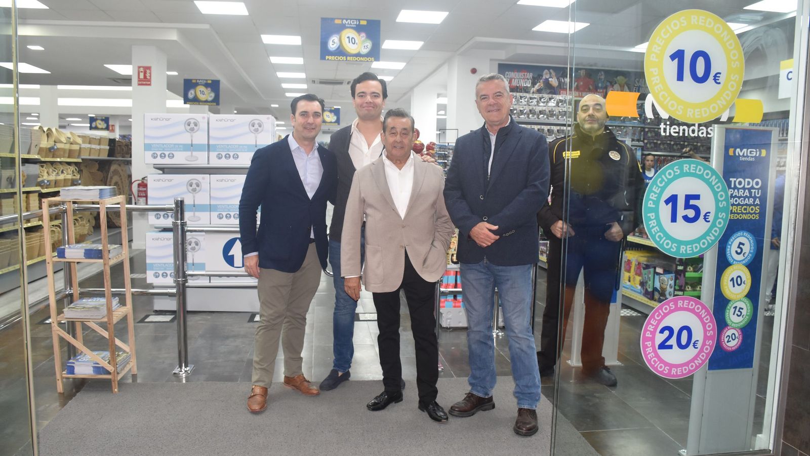 La familia Rosado, dueños de la empresa MGI, en la inauguración de la nueva tienda en Ceuta