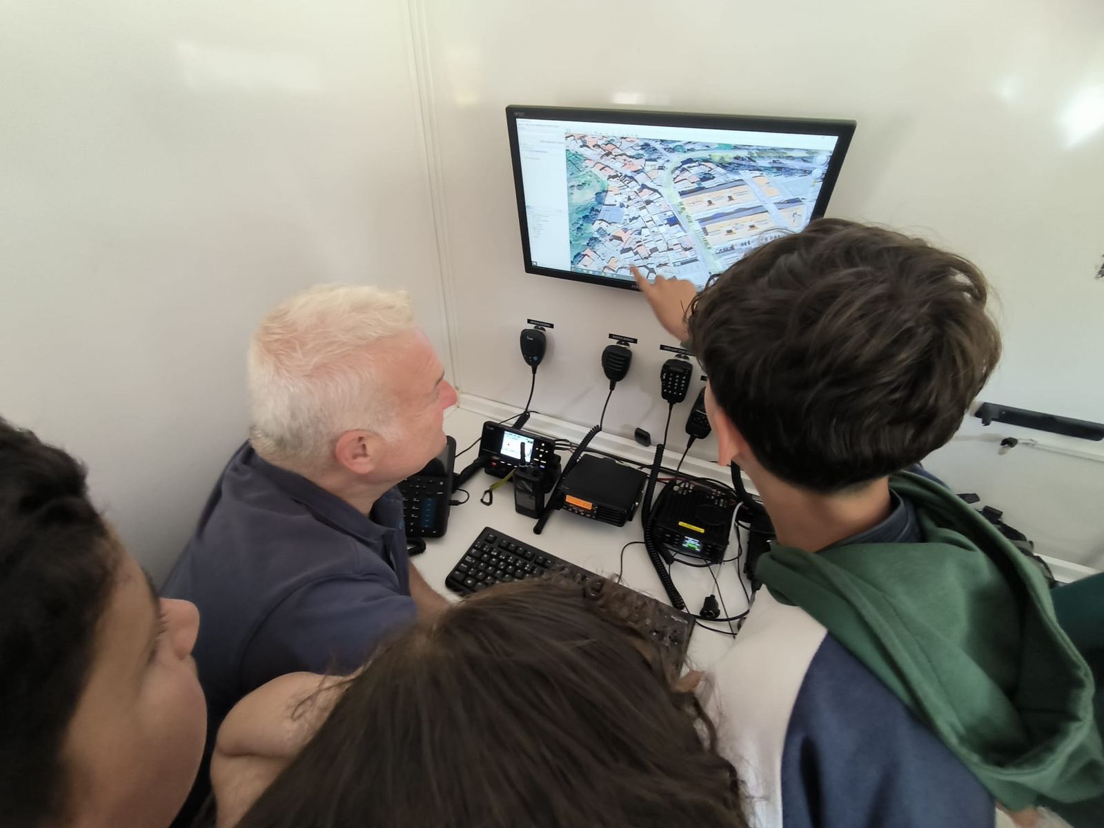 El Parque Móvil de Ceuta celebra su 50 aniversario con una exposición para escolares