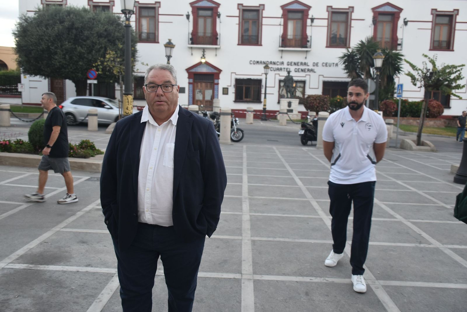 Ofrenda a la patrona y plegaria en Sidi Embarek