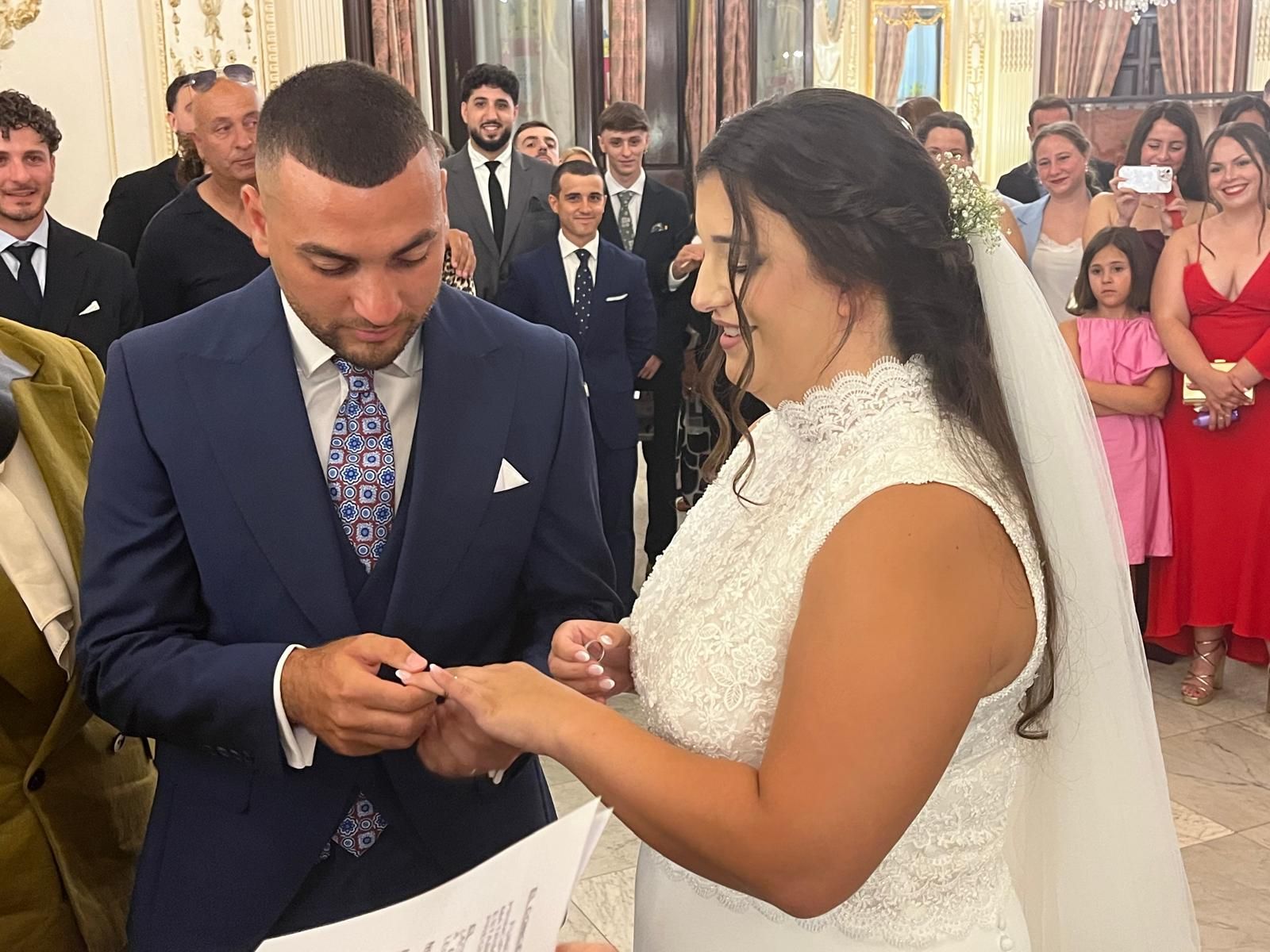 Omar y Claudia sellan su amor en el Salón del Trono