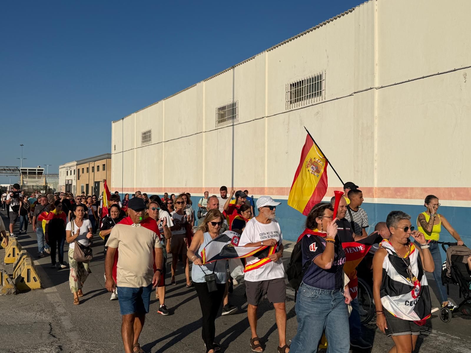 Ceuta se une en una cadena humana pacífica bajo el lema «Defensa de Ceuta»