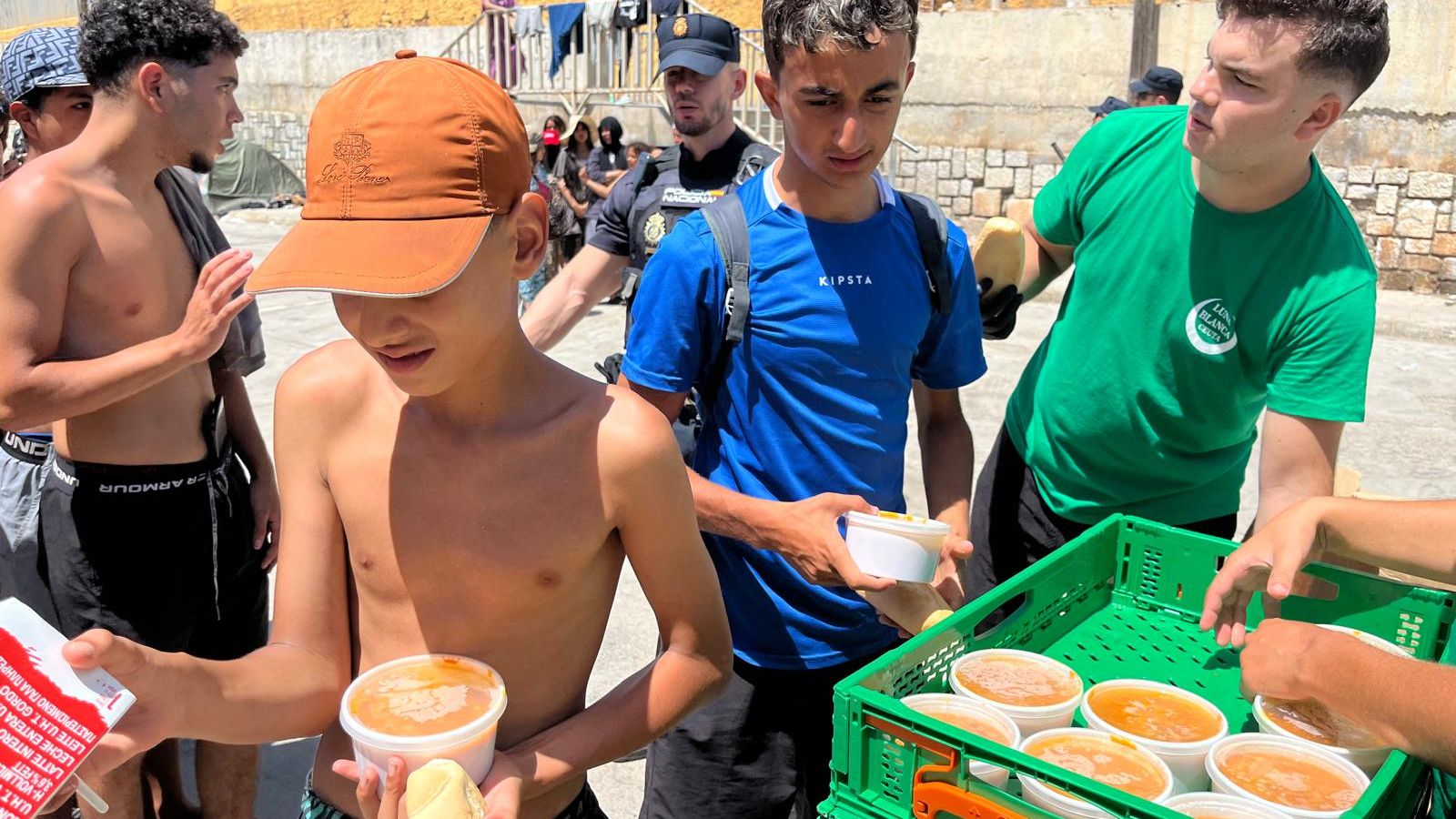 Luna Blanca calcula que hay más de 6.000 migrantes en Ceuta y reconoce estar "sobrepasados"