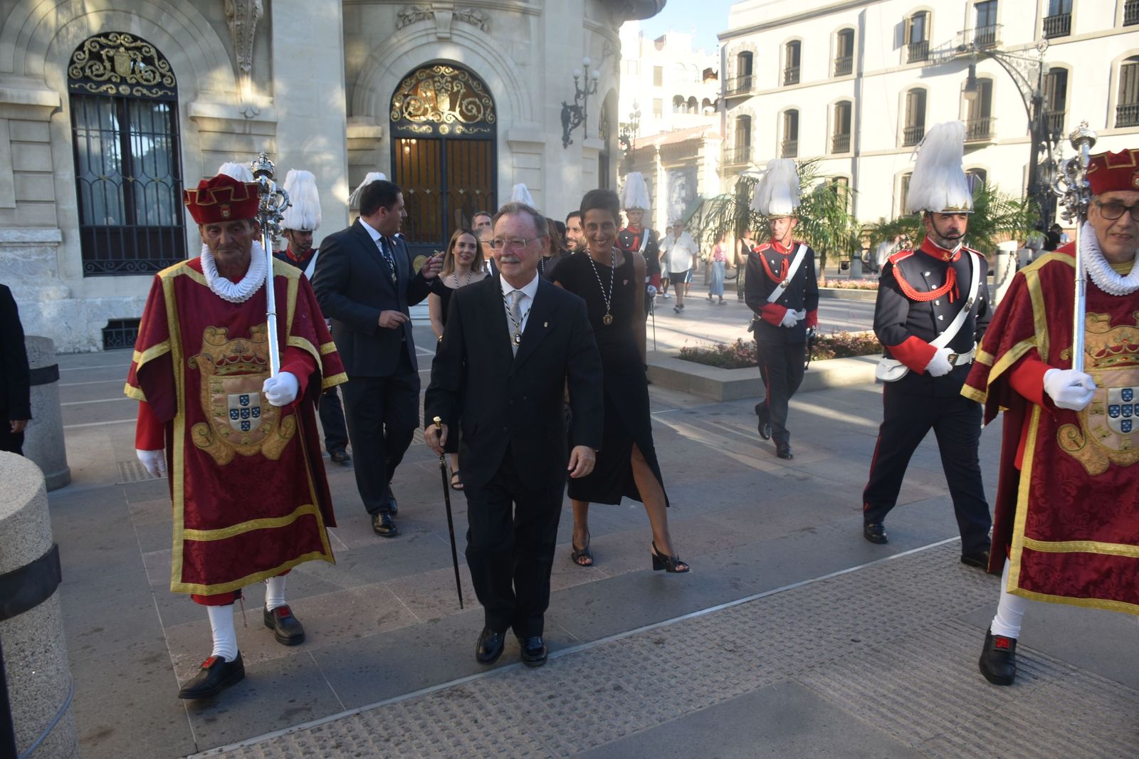 La Virgen de África emociona a Ceuta en una procesión para la historia