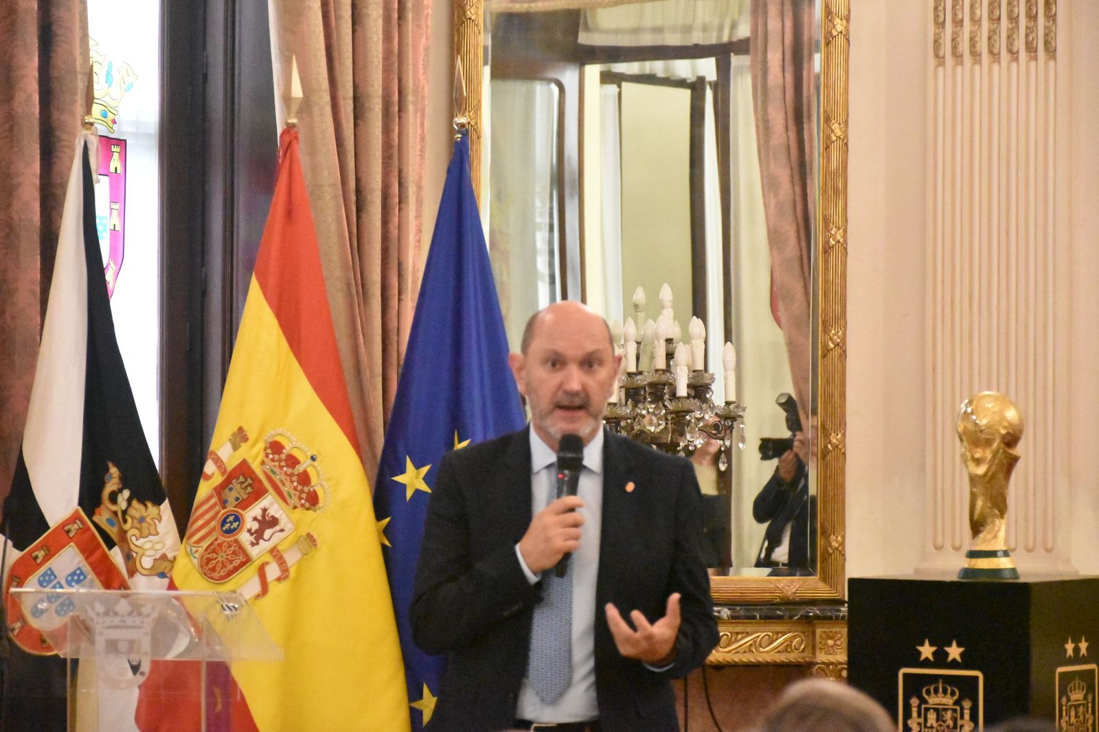 Ceuta, la primera ciudad que acoge la gira del trofeo de la Copa del Mundo