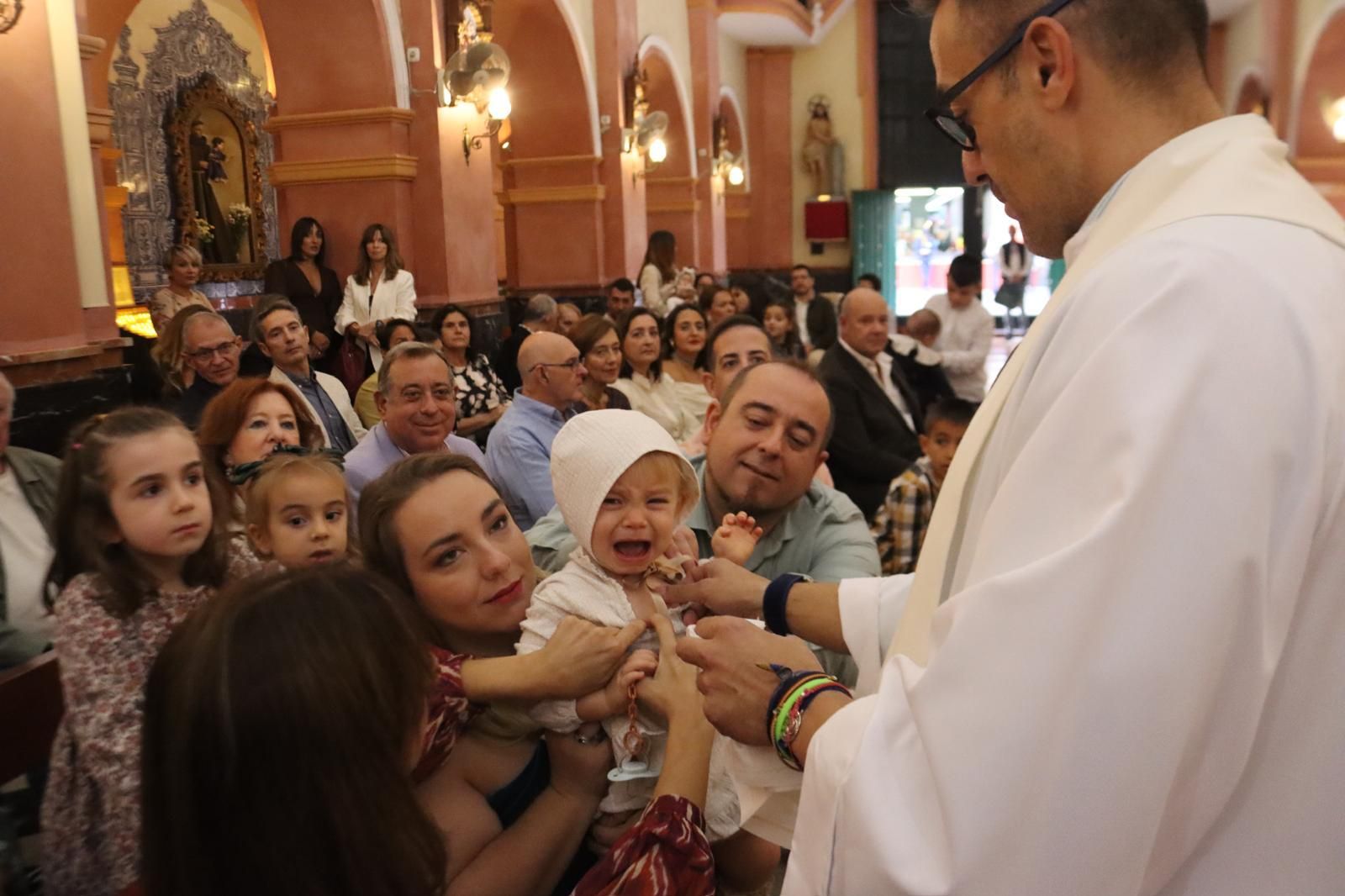 Los Remedios acoge el bautizo de Airam, Carla y Triana