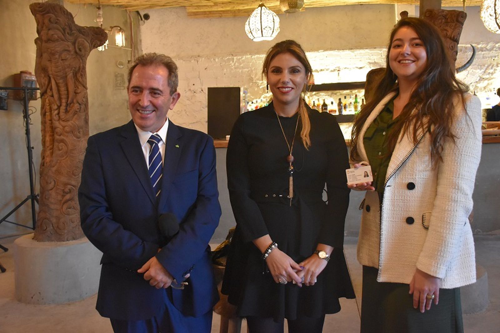 Ariadna Vázquez Moreno recogió su nuevo carnet del Colegio de Farmacéuticos de Ceuta / FOTO G.S. Ariadna Vázquez Moreno recogió su nuevo carnet del Colegio de Farmacéuticos de Ceuta / FOTO G.S.