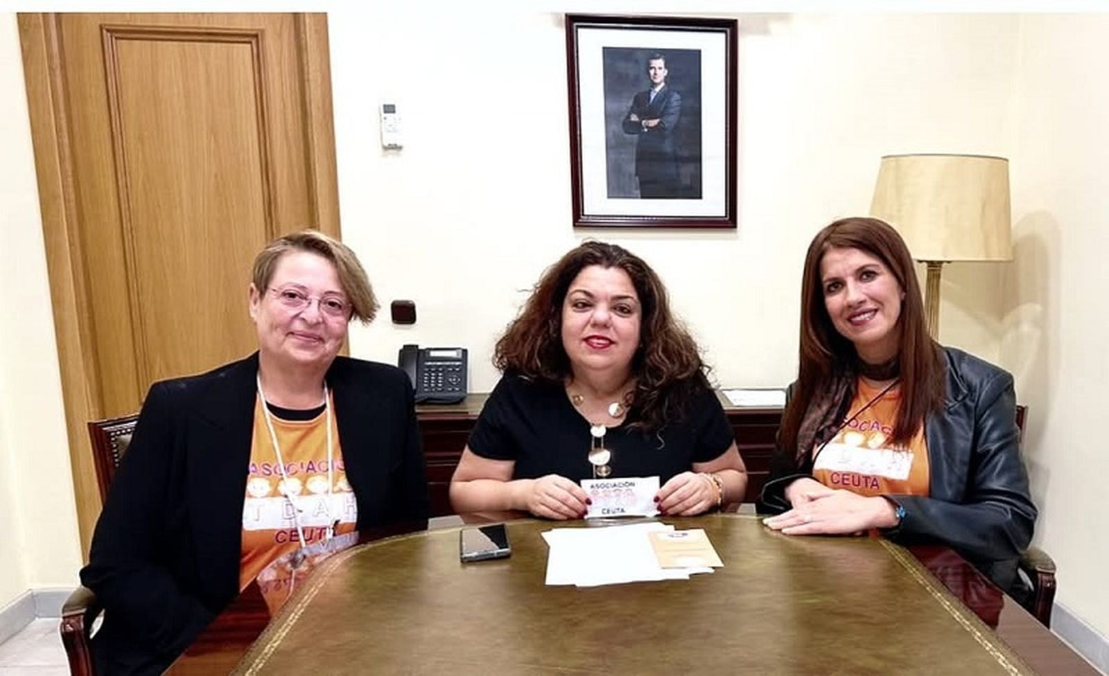 La presidenta de la Asociación TDAH, Holaya Abdellah, reunida con la delegada del Gobierno, Cristina Pérez. / FOTO CEDIDA