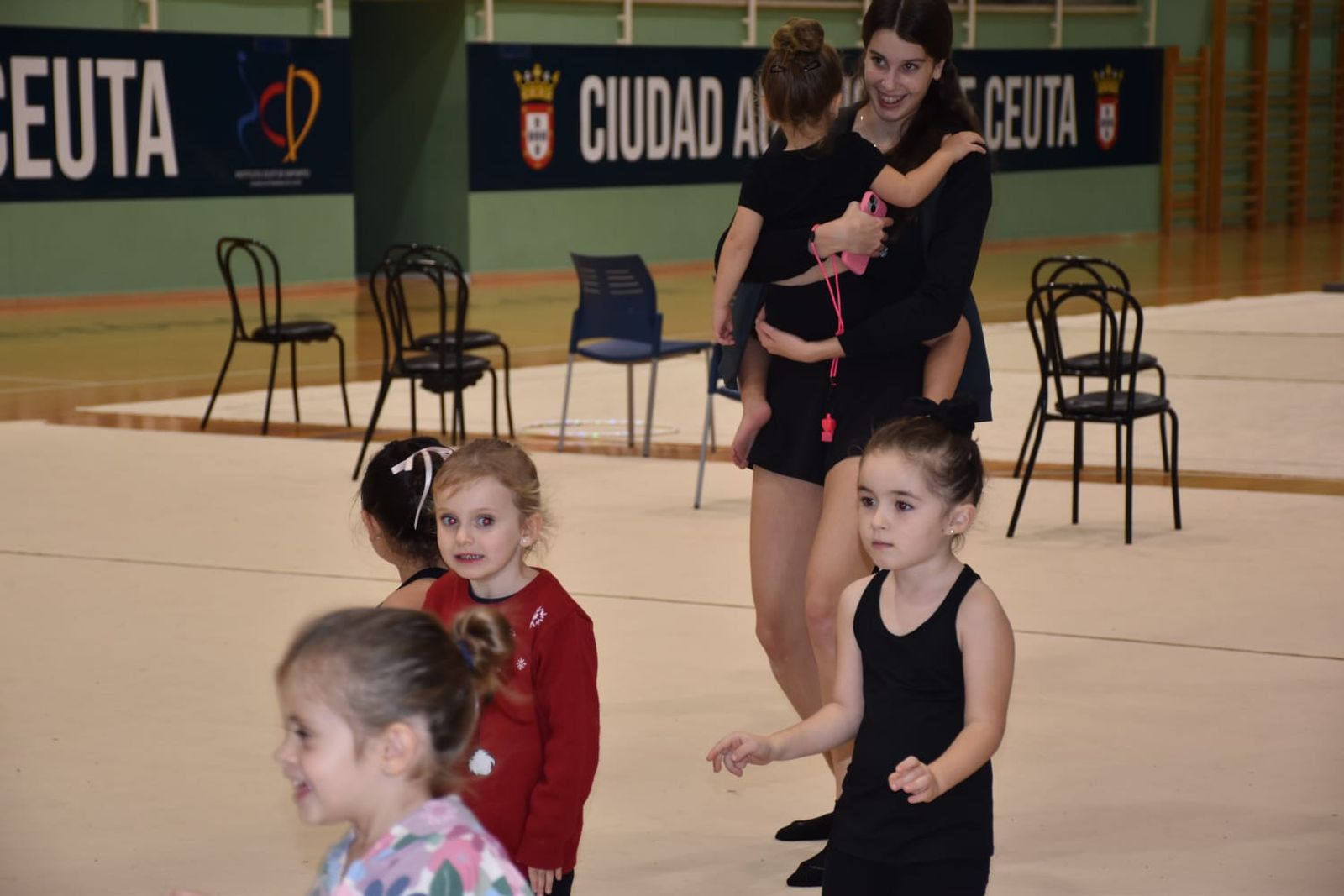 La Federación de Gimnasia abre sus puertas con una jornada solidaria