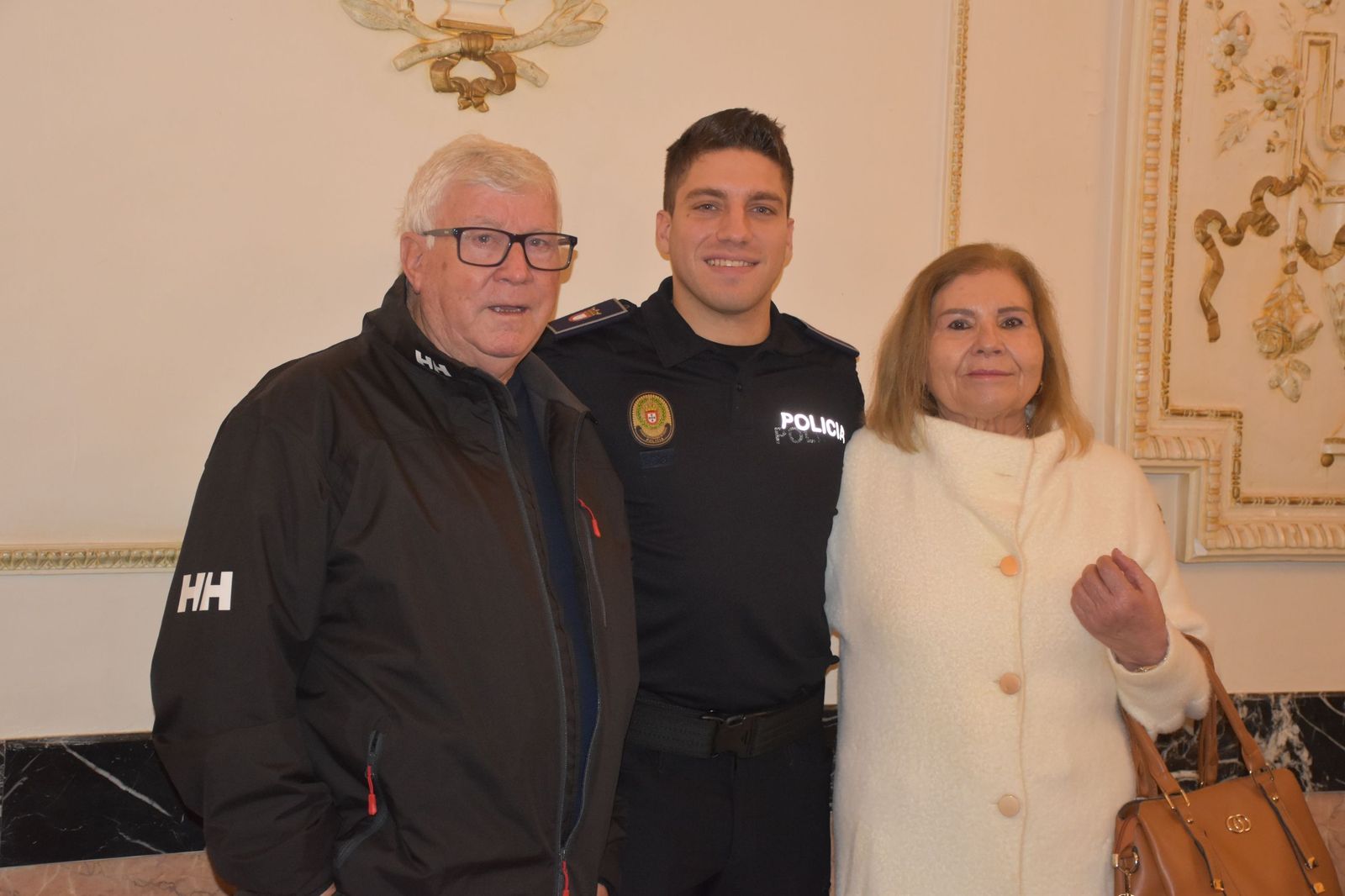 La toma de posesión de los 15 nuevos policías locales, en imágenes